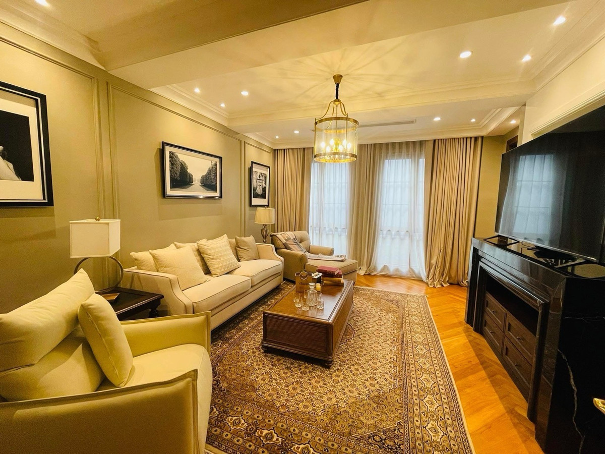 For RentHouseSukhumvit, Asoke, Thonglor : ✨For Sale and Rent luxury house Pool Villa 4+3 living rooms, 6 bathrooms. 864sq.m.Classic European style Sukhumvit 63 (Ekkamai 28)✨