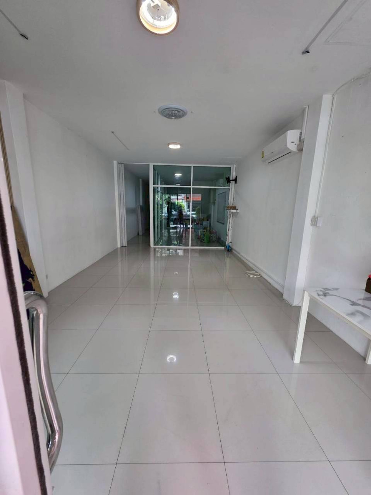 For RentShop HouseKaset Nawamin,Ladplakao : 4-story shophouse for rent on Sukonthasawat Road, good location, near Satri Wittaya 2 School.