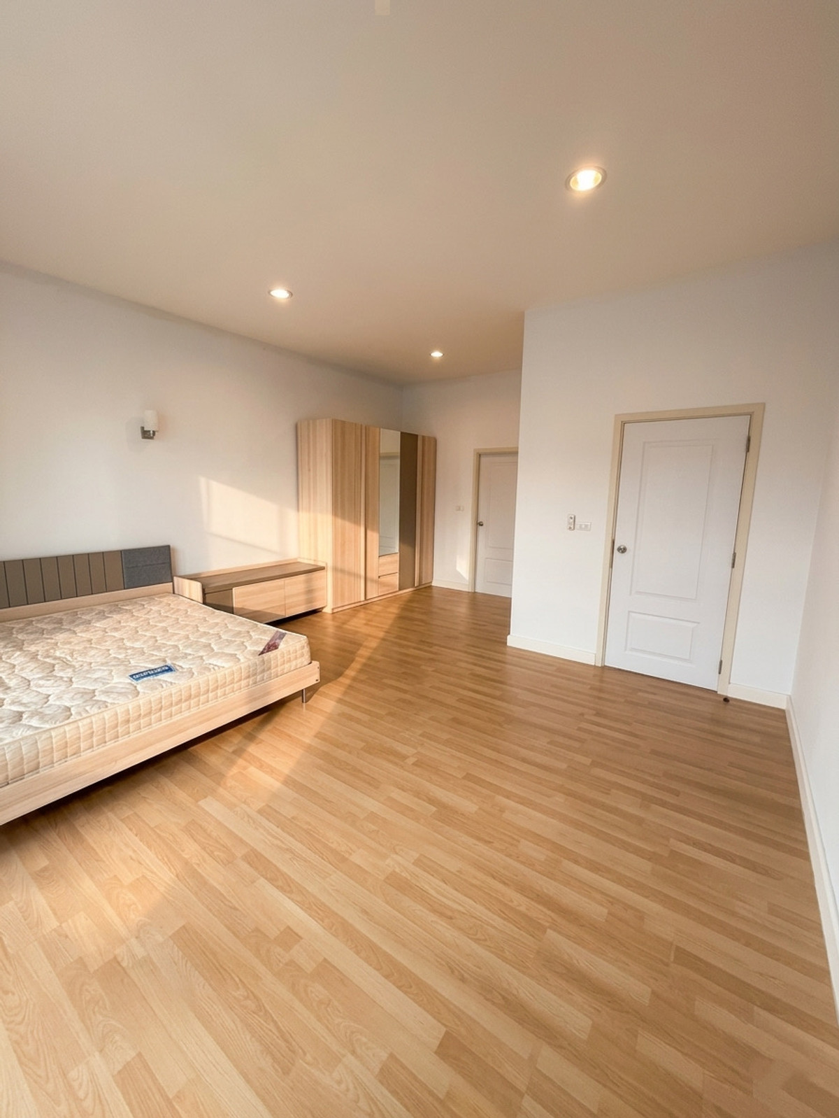 ขายทาวน์โฮมบางซื่อ วงศ์สว่าง เตาปูน : ฟลอร่า วงศ์สว่าง / 3 ห้องนอน (ขาย), Flora Wongsawang / 3 Bedrooms (FOR SALE) BNS048