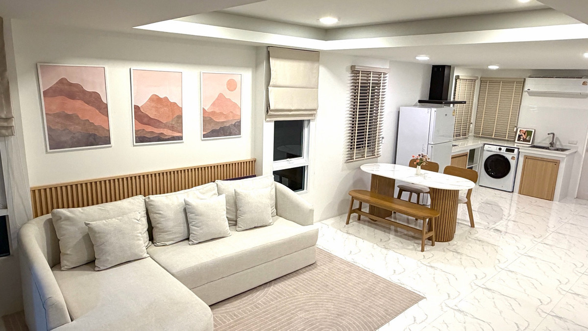 ให้เช่าทาวน์โฮมอ่อนนุช อุดมสุข : 🏡ให้เช่าทาวน์โฮม 3 ชั้น แต่งครบ พร้อมอยู่ แต่งครบ เตียง+ฟูก, ตู้เสื้อผ้า, โต๊ะทำงาน-เครื่องแป้ง และแอร์