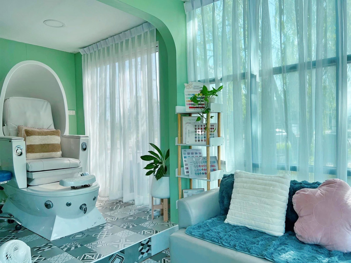 เซ้งร้านค้า/ตลาดนัดวงเวียนใหญ่ เจริญนคร : เซ้งร้านทำเล็บ ในปั้มปตท. ปัญญาอินทรา ค่าเช่าวันล่ะไม่ถึง 500 บ มีพื้นที่ข้างร้านจัดสวน