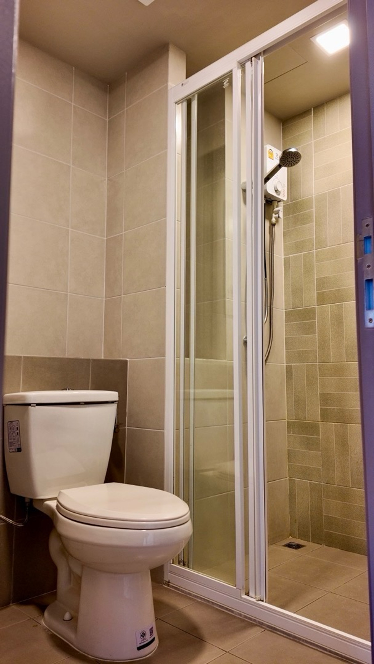 For RentCondoPinklao, Charansanitwong : For rent, D Condo Phana 28 SQM, you will receive a convenient, clean, fully furnished room with electrical appliances.