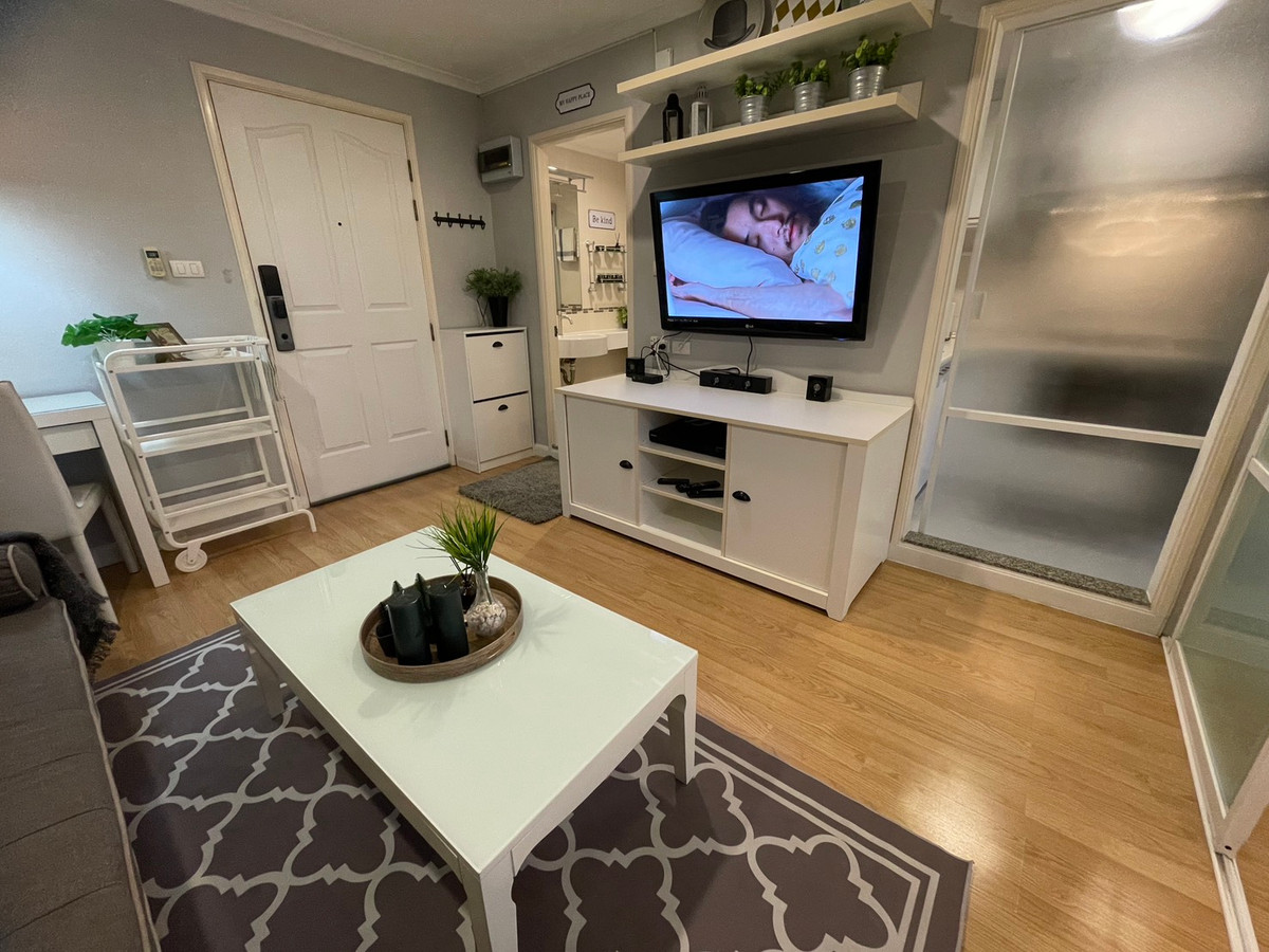 For RentCondoRamkhamhaeng, Hua Mak : Newly renovated condo for rent The room is beautifully decorated as described. Hurry and reserve before the university opens. Lumpini Vill Ramkamhang26 call 0896620022