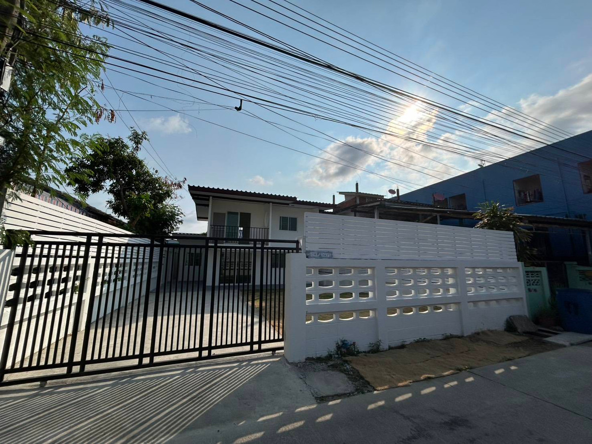 For SaleHouseSamut Prakan,Samrong : House for sale opposite the Naval Academy, Samut Prakan.