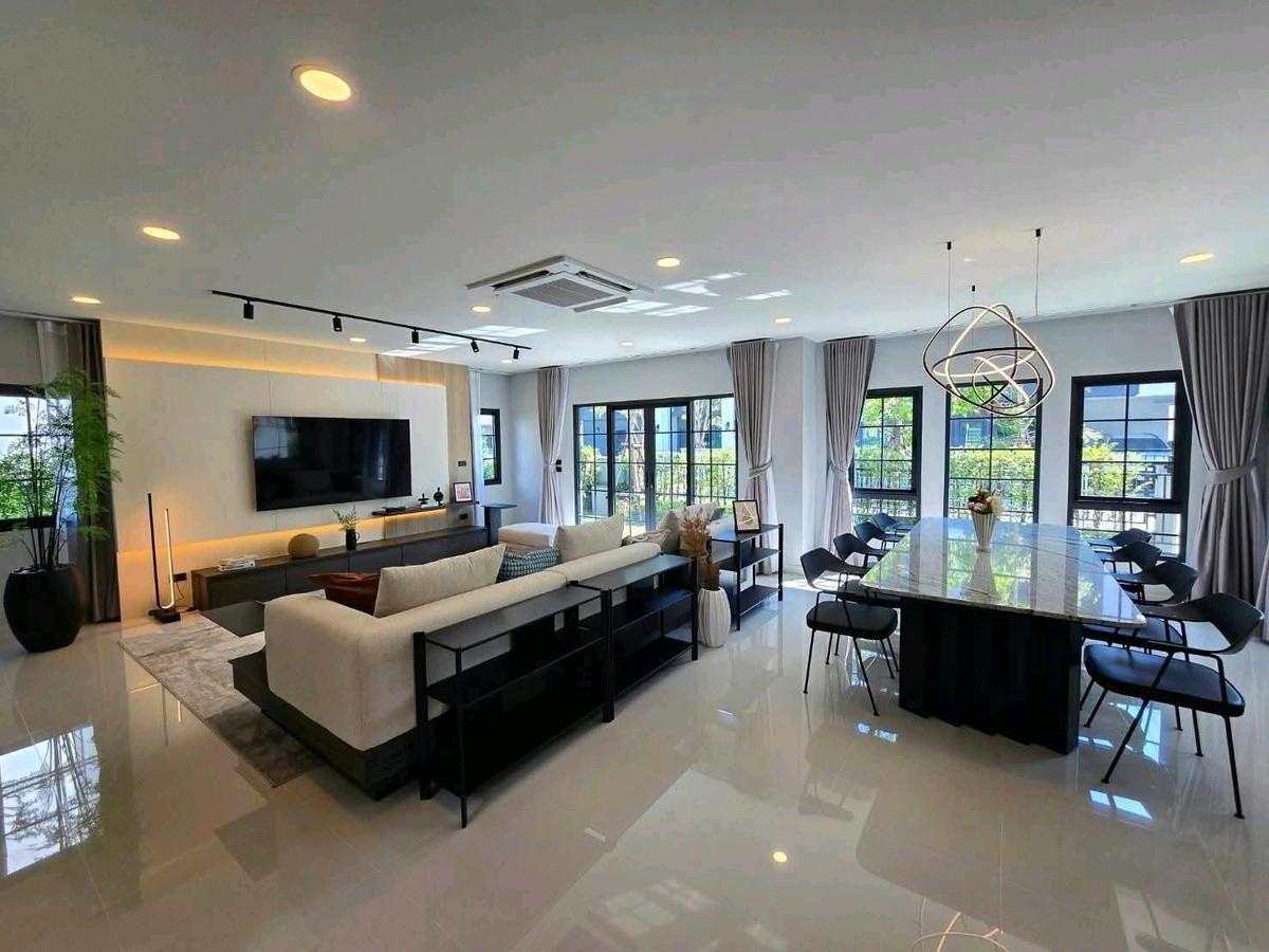 ให้เช่าบ้านบางนา แบริ่ง ลาซาล : ปล่อยเช่า บ้านเซนโทร บางนา แปลงที่ดินเยอะ ตกแต่งจัดเต็ม 