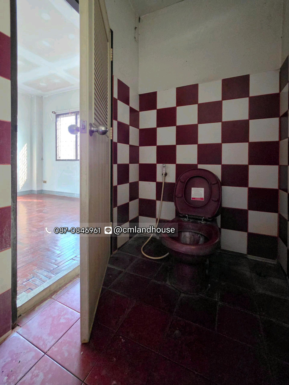 ขายบ้านเชียงใหม่ : ถูกกว่าคุ้มกว่าคอนโด! บ้านวรุณนิเวศน์ ต.แม่เหียะ อ.เมือง ใกล้แยกแม่เหียะ บิ๊กซี แม็คโคร IKEA 2 กม. ใกล้เซ็นทรัลแอร์พอร์ต 4 กม. ใกล้สนามบิน 5 กม. (ขายตามสภาพต้องปรับปรุง)