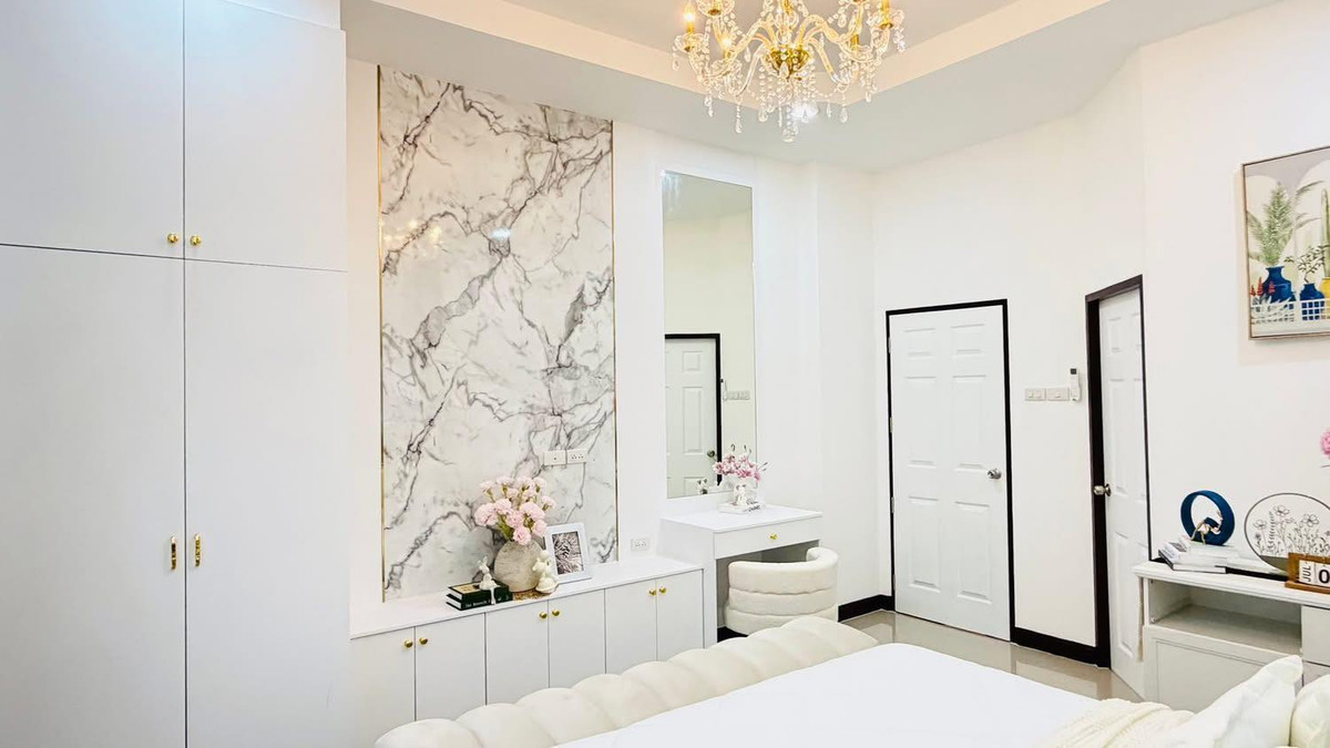 For SaleHousePattaya, Bangsaen, Chonburi : Classic Home 4 / 3 Bedrooms (For Sale), Classic Home 4 / 3 Bedrooms (FOR SALE) BEWN138