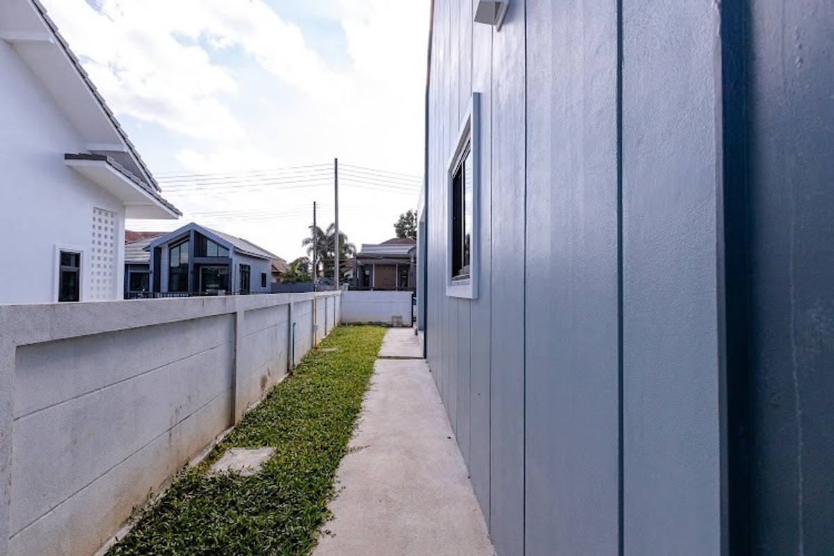 ขายบ้านเชียงราย : ✈️ ด่วน! ขายบ้านเดี่ยวพร้อมอยู่เชียงราย (โซนบ้านดู่) ดีไซน์มินิมอล พื้นที่กว้าง 88.6 ตร.ว. ใกล้สนามบินแม่ฟ้าหลวงเพียง 5 นาที! 🏡