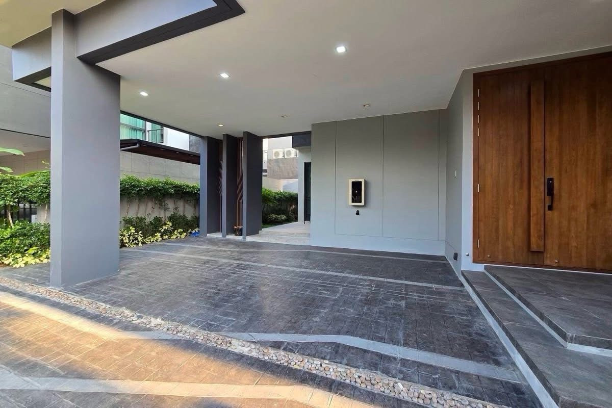 ให้เช่าบ้านพัฒนาการ ศรีนครินทร์ : ให้เช่า The Gentry พัฒนาการ 2 วิลล่าหรู ใจกลางเมือง 🔥📍 เพียง 5 กม. ถึงทองหล่อ | ใกล้ Clubhouse 230,000 บาท/เดือน (พร้อมเฟอร์ครบ) 440 ตร.ม 70 ตร.วา 4 ห้องนอน 5 ห้องน้ำ 230,000 บาท