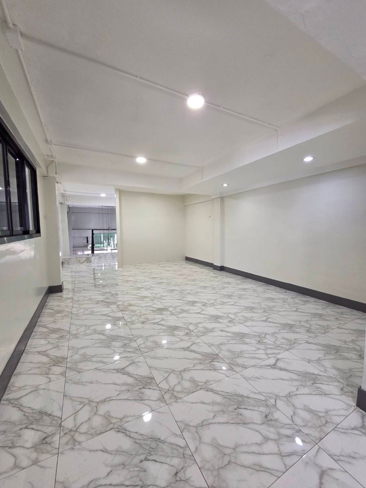 ให้เช่าอาคารพาณิชย์ปิ่นเกล้า จรัญสนิทวงศ์ : ให้เช่าอาคารพาณิชย์ ใกล้ BTS ท่าพระ เพียง 1 นาที