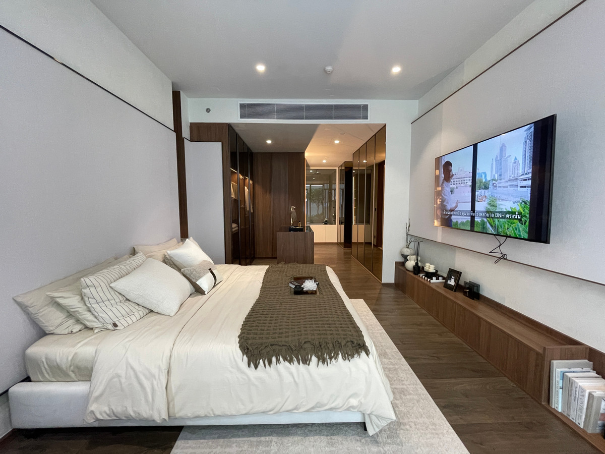 For SaleCondoSilom, Saladaeng, Bangrak : Rare unit for sale 🌳 THE ULTIMATE PARK VIEW | Rare Unit @ROMM CONVENT 🌳2 bedrooms, 2 bathrooms, usable area size 118.15 square meters on the 26th floor that offers a view of the lush Park View in the heart of Bangkok. On the highest potential location, Co