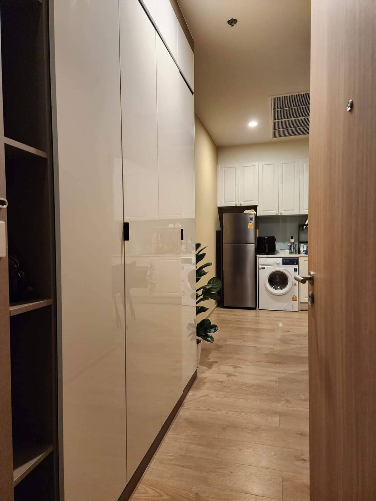 For RentCondoSukhumvit, Asoke, Thonglor : !! Beautiful room for rent, Condo Noble BE19, near BTS Asoke.