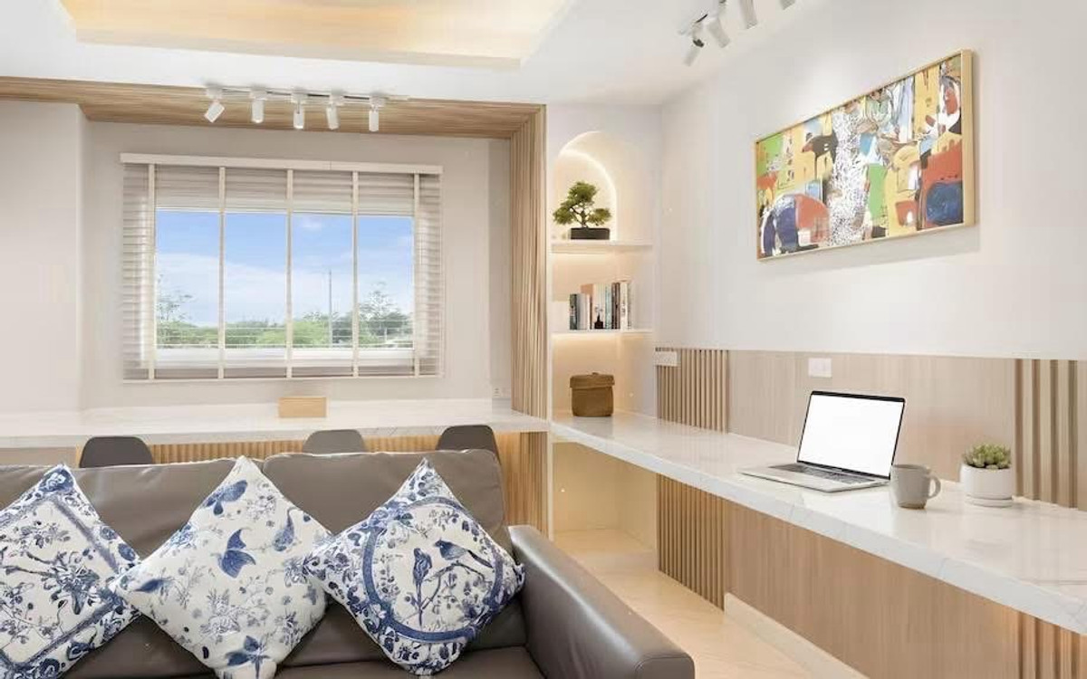 ให้เช่าบ้านรัชดา ห้วยขวาง : ปล่อยเช่าบ้าน 2 ชั้น หลังมุม ขนาด 36 ตรว. 300 ตรางเมตร ซอยรัชดา 18 บ้านสวยตกแต่งใหม่ เฟอร์นิเจอร์ครบพร้อมอยู่ ในหมู่บ้าน ปลอดภัยไม่มีโจร เพื่อนบ้านดีไม่มีปัญหา จอดรถหน้าบ้านได้ 1-2 คัน
