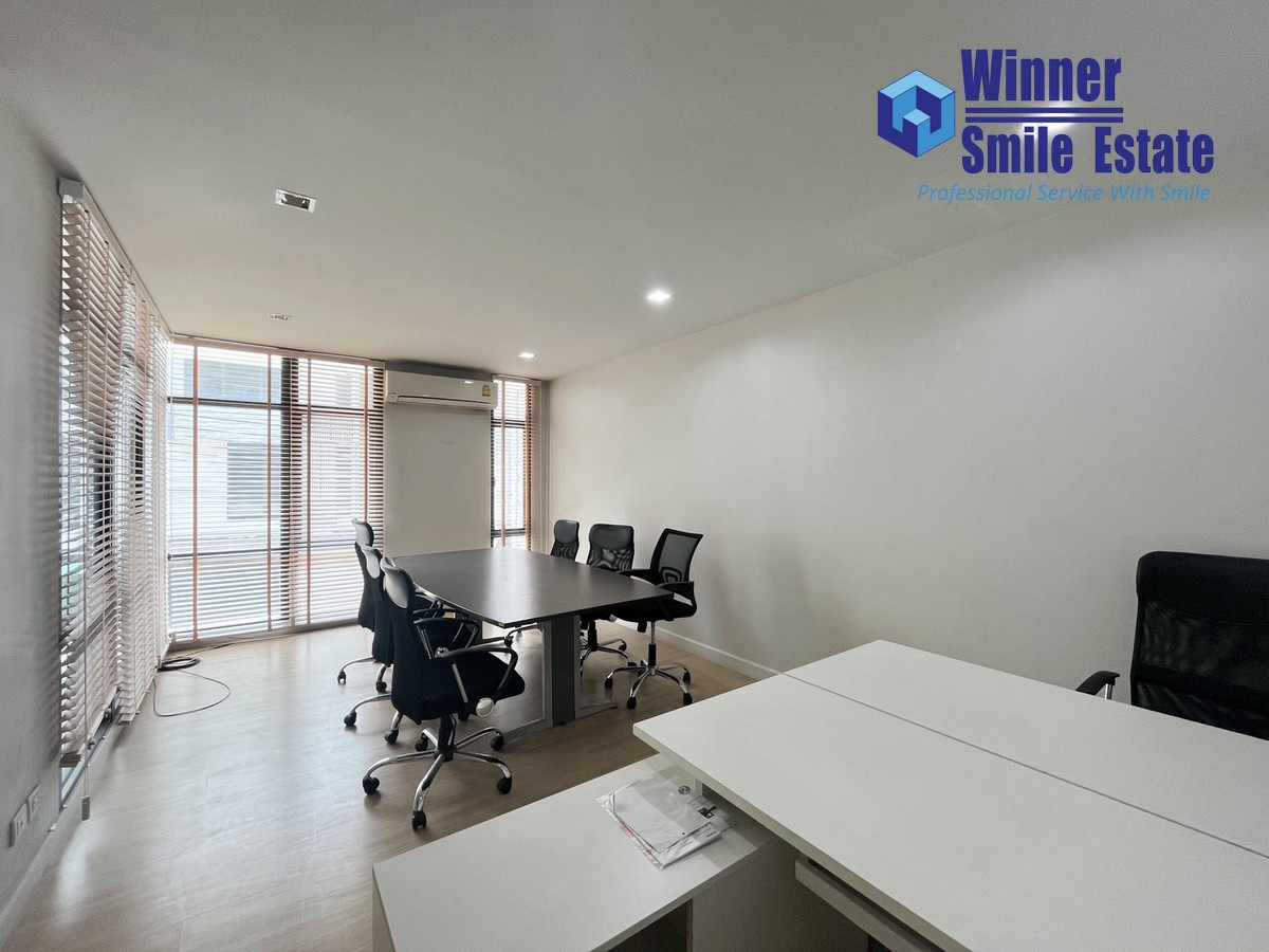 ให้เช่าทาวน์โฮมสมุทรปราการ สำโรง : ให้เช่า โฮมออฟฟิต เพล็กซ์ บางนา Plex Bangna 3 ชั้น 190 ตร.ม. ติดถนนบางนา-ตราด