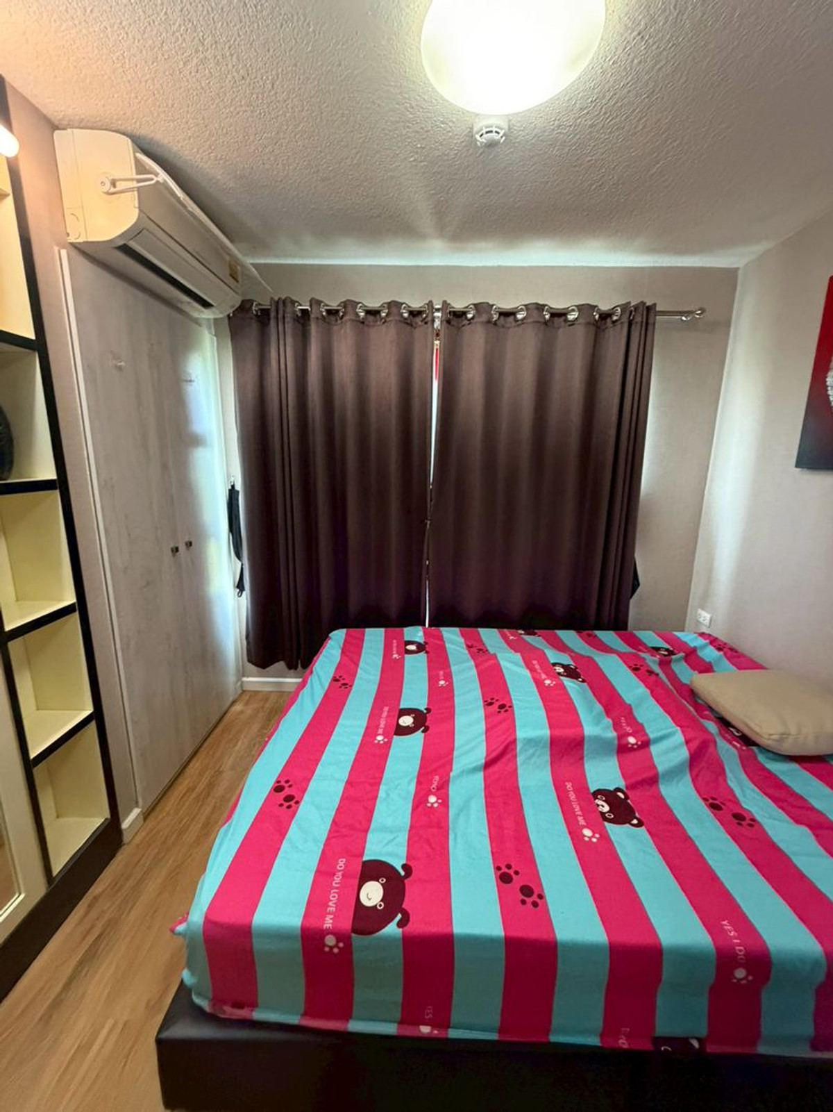 For RentCondoLadkrabang, Suwannaphum Airport : #Room for rent in very good condition 7000 baht #24 sq m Condo LPN Lumpini On Nut-Lat Krabang 1 near Airport Link and Suvarnabhumi Airport. Located on On Nut-Lat Krabang Road, next to the main road, opposite Wat Lan Bun Market. #Complete electrical applia