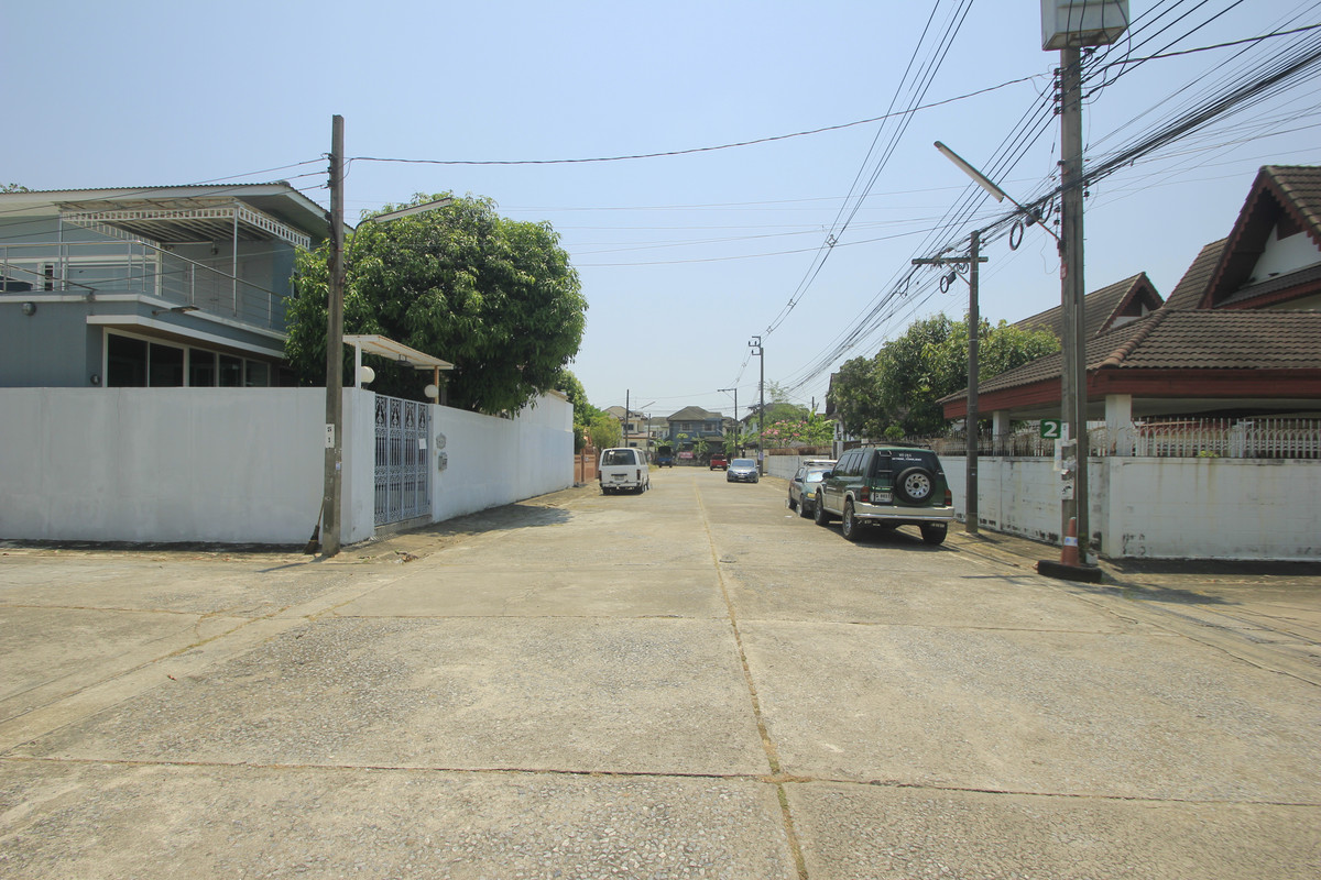 ขายที่ดินปิ่นเกล้า จรัญสนิทวงศ์ : ที่ดินพุทธมณฑลสาย2 ทวีวัฒนา-กาญจนาภิเษก15 ใกล้พระเทพตัดใหม่ หมู่บ้านสินพัฒนาธานี ที่ดินสร้างบ้านถมแล้ว แปลงมุมสวย 100วา เดินทางสะดวกได้หลายเส้นทาง  