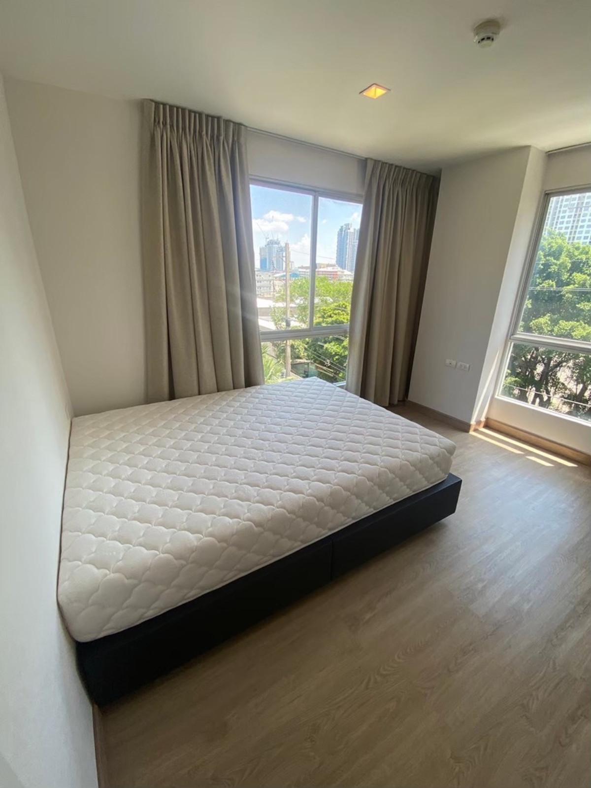 ให้เช่าคอนโดคลองเตย กล้วยน้ำไท : คอนโด Metro Luxe พระราม 4 ให้เช่า 40sqm. ราคา 16,000 ต่อรองได้