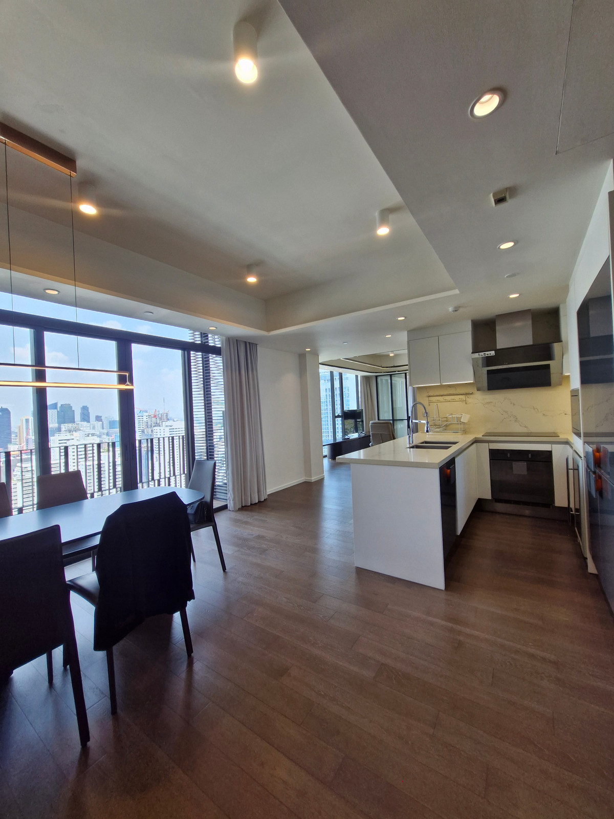 For RentCondoSukhumvit, Asoke, Thonglor : Highlights Unit Pet-friendly condominium close BTS Asoke