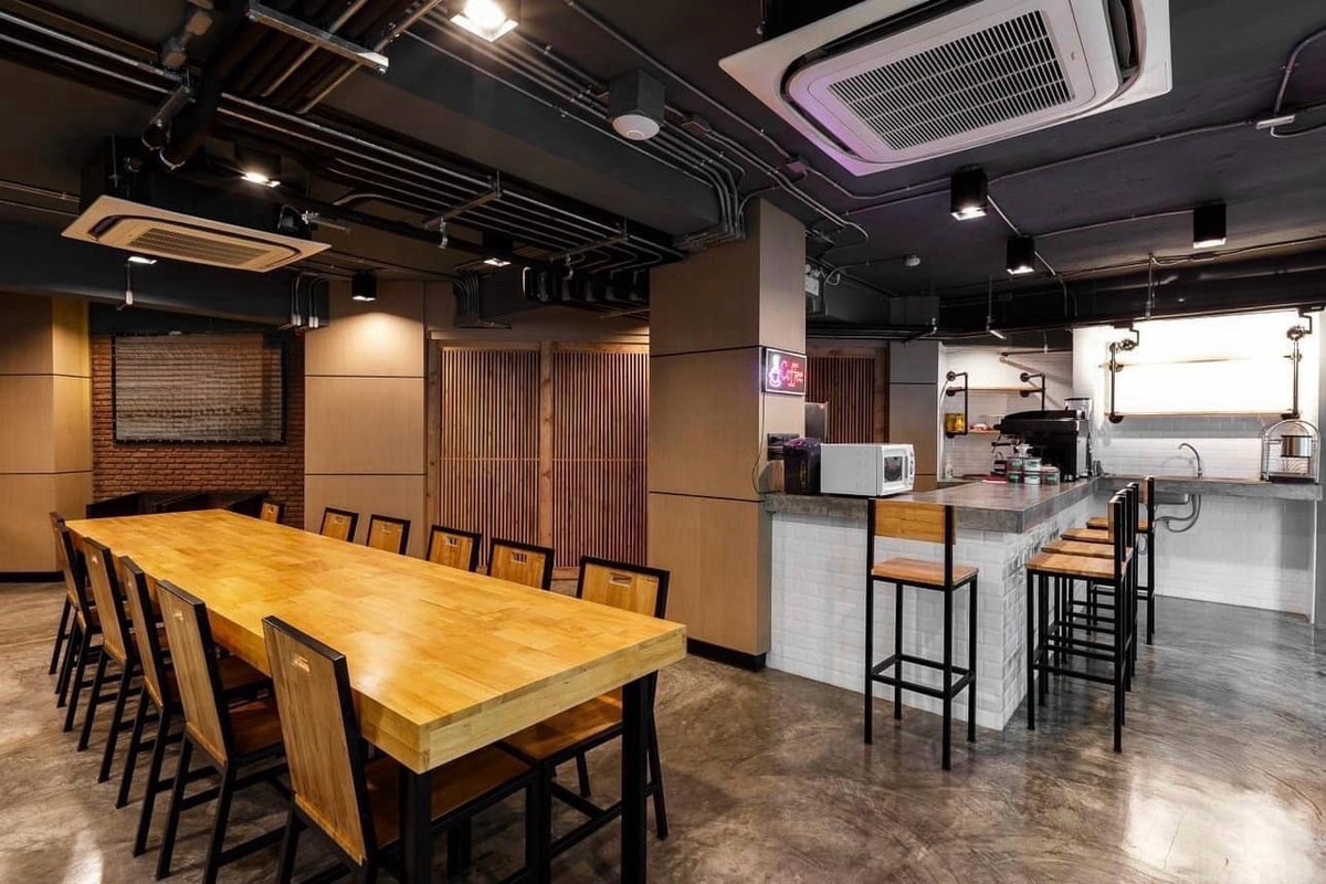 For SaleHotel&Apartment BusinessYaowarat, Banglamphu : 8-storey hotel for sale in the Yaowarat area near MRT. Fully operating business with steady income and high occupancy, averaging 70–85% year-round.
Ideal for investors seeking immediate cash flow.