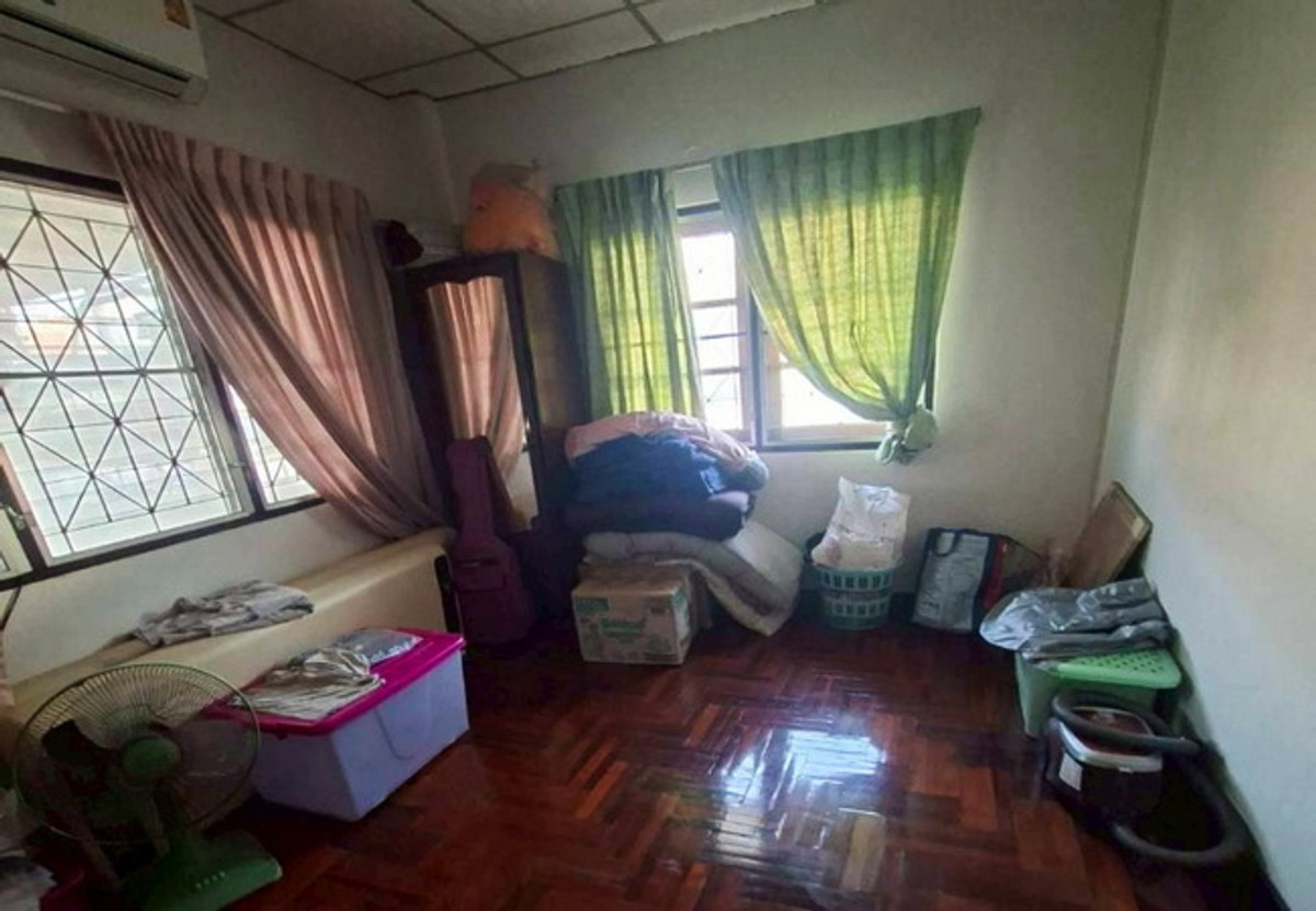 ขายทาวน์โฮมแจ้งวัฒนะ เมืองทอง : ขายทาวน์เฮ้าส์ หมู่บ้านเปี่ยมสุข ปากเกร็ด ซอยวัดกู้ เนื้อที่ 28.8 ตร.ว. 2 ชั้น 2 นอน 2 น้ำ ราคาต่อรองได้