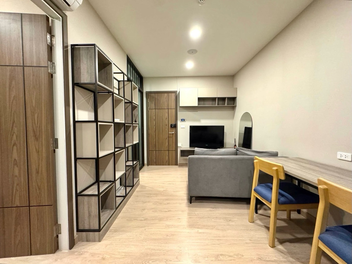 ให้เช่าคอนโดแจ้งวัฒนะ เมืองทอง : คอนโด 2 ห้องนอน ใกล้ ศูนย์ราชการแจ้งวัฒนะ / รถไฟรถไฟฟ้า  ราคาดีมาก 🔥🔥
📍โครงการ : The Cube North แจ้งวัฒนะ 12 
🚝 ใกล้ : MRT สถานีแจ้งวัฒนะ 14 เพียง 350 เมตร
💵 ราคาเช่า : 11,500 บาท / เดือน