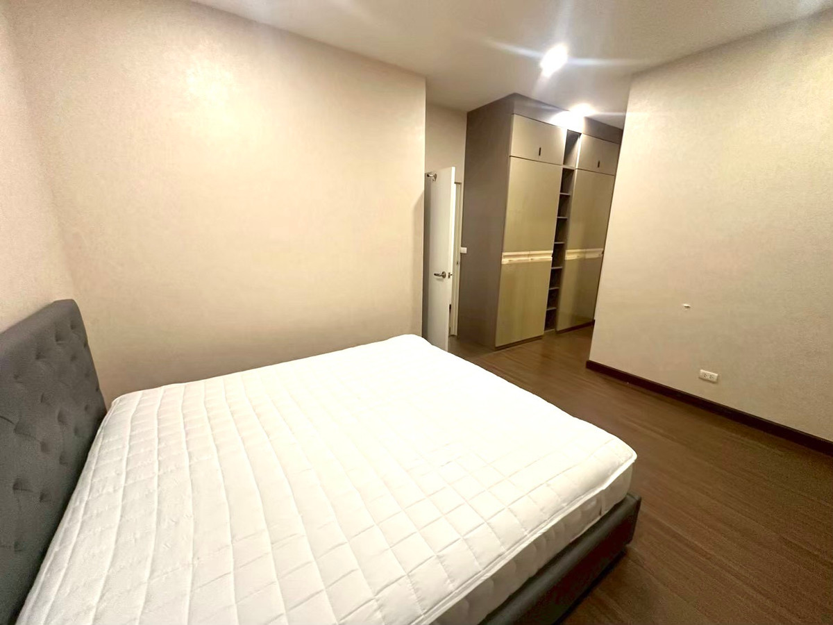 บ้านบางนา แบริ่ง ลาซาล : ให้เช่า/ขาย บ้าน The City Bangna Km.7  62 ตร.ว.  266 ตร.ม. ตกแต่ง พร้อมเข้าอยู่   พื้นที่รอบบ้านปูทางเดินรอบ ใช้งานได้อย่างเต็มที่