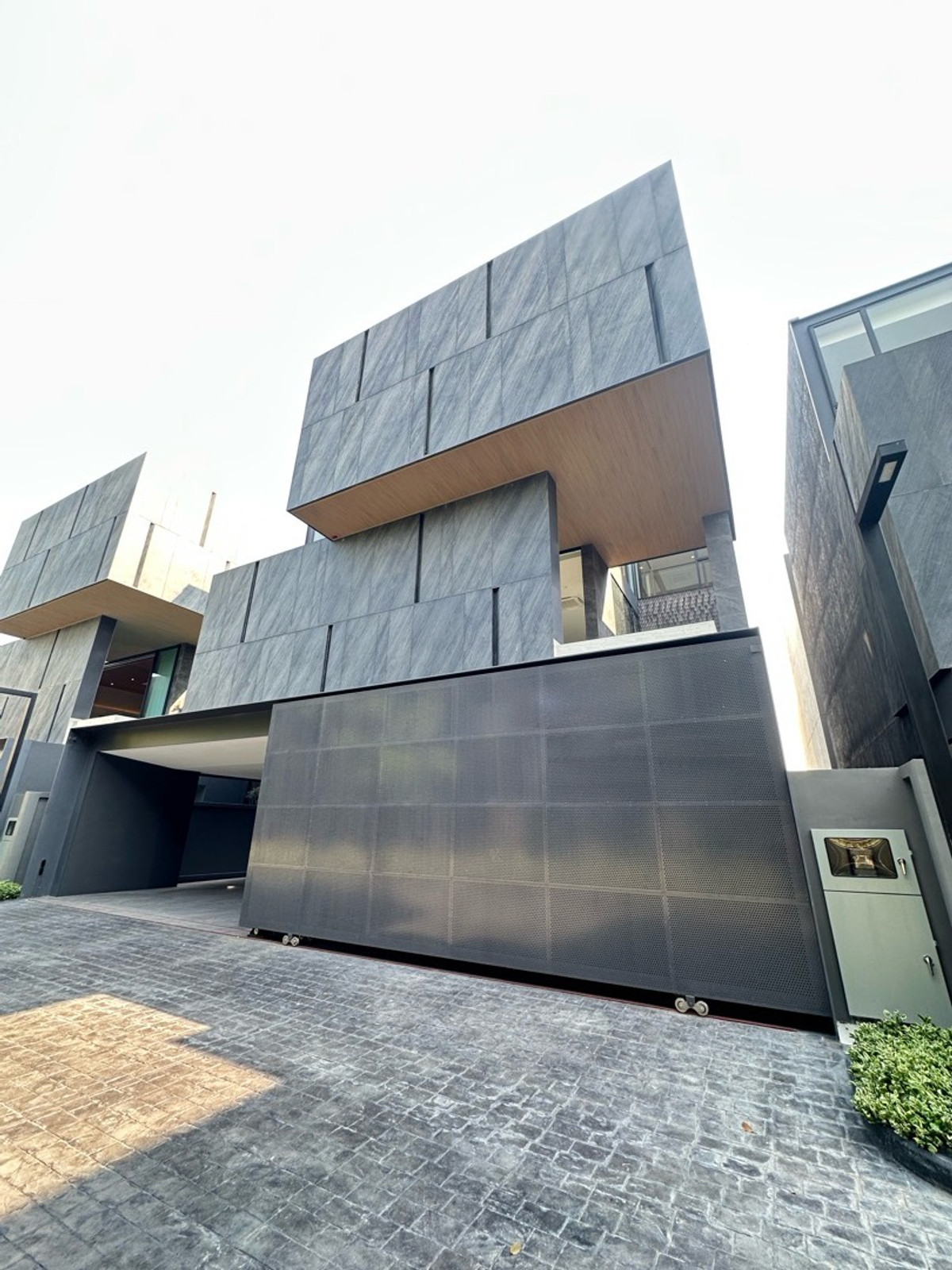 ขายบ้านบางนา แบริ่ง ลาซาล : ✨ ขายบ้านหรู 3 ชั้น  Ultra Luxury Pool Villa ✨💎 Motif Sukhumvit – Bangna 4 bed 5 bath 508 sq.m ราคา VVIP 39.9 ล้านบาท ! 