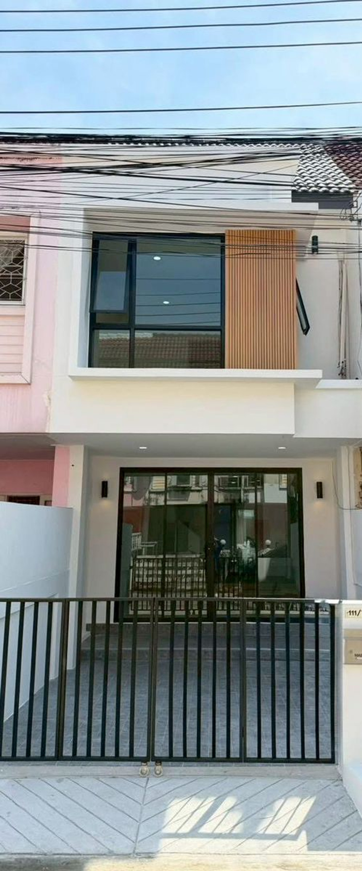 ขายทาวน์โฮมเกษตรศาสตร์ รัชโยธิน : ขายทาวน์โฮม 2 ชั้น โครงการเฟิสท์โฮม วัชรพล (First Home Watcharapol) ขนาด 18 ตารางวา 2 ห้องนอน ซอยวัชรพล1 แขวงท่าแร้ง เขตบางเขน กรุงเทพมหานคร