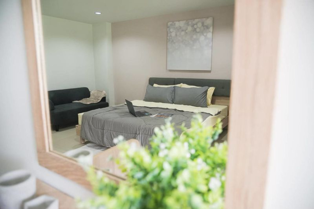 ขายคอนโดรัชดา ห้วยขวาง : ขายคอนโด Grand Park Town เหม่งจ๋าย-รัชดา เฟอร์นิเจอร์และเครื่องใช้ไฟฟ้าครบ ตกแต่งพร้อมเข้าอยู่  เดินทางสะดวก ใกล้ MRT ห้วยขวาง เหมาะทั้งอยู่เองและลงทุนปล่อยเช่า-SW000053