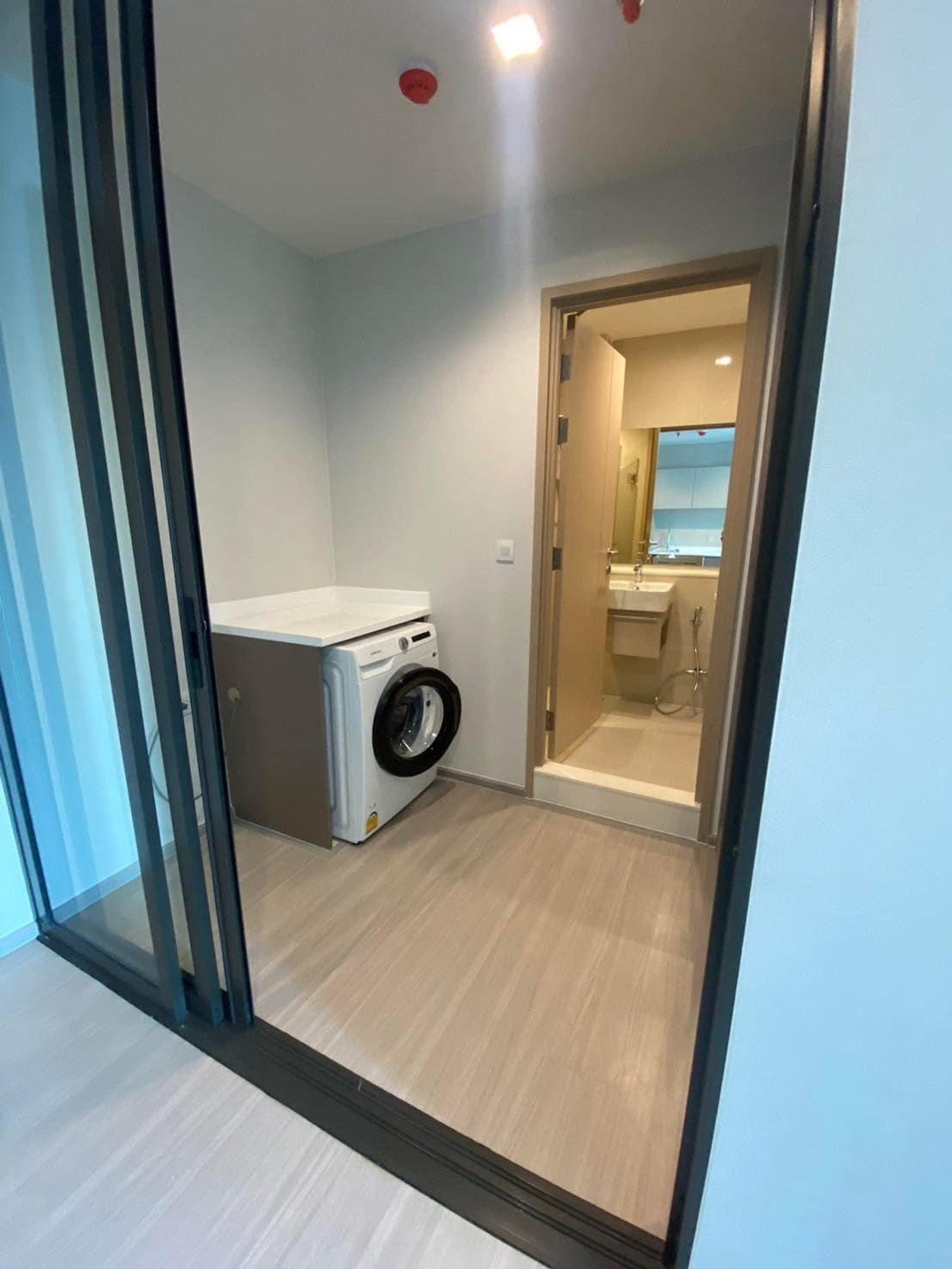 For RentCondoThaphra, Talat Phlu, Wutthakat : ⭐️ Life Sathorn Sierra ⭐️ 1 bedroom, 1 bathroom, complete with furniture and electrical appliances.