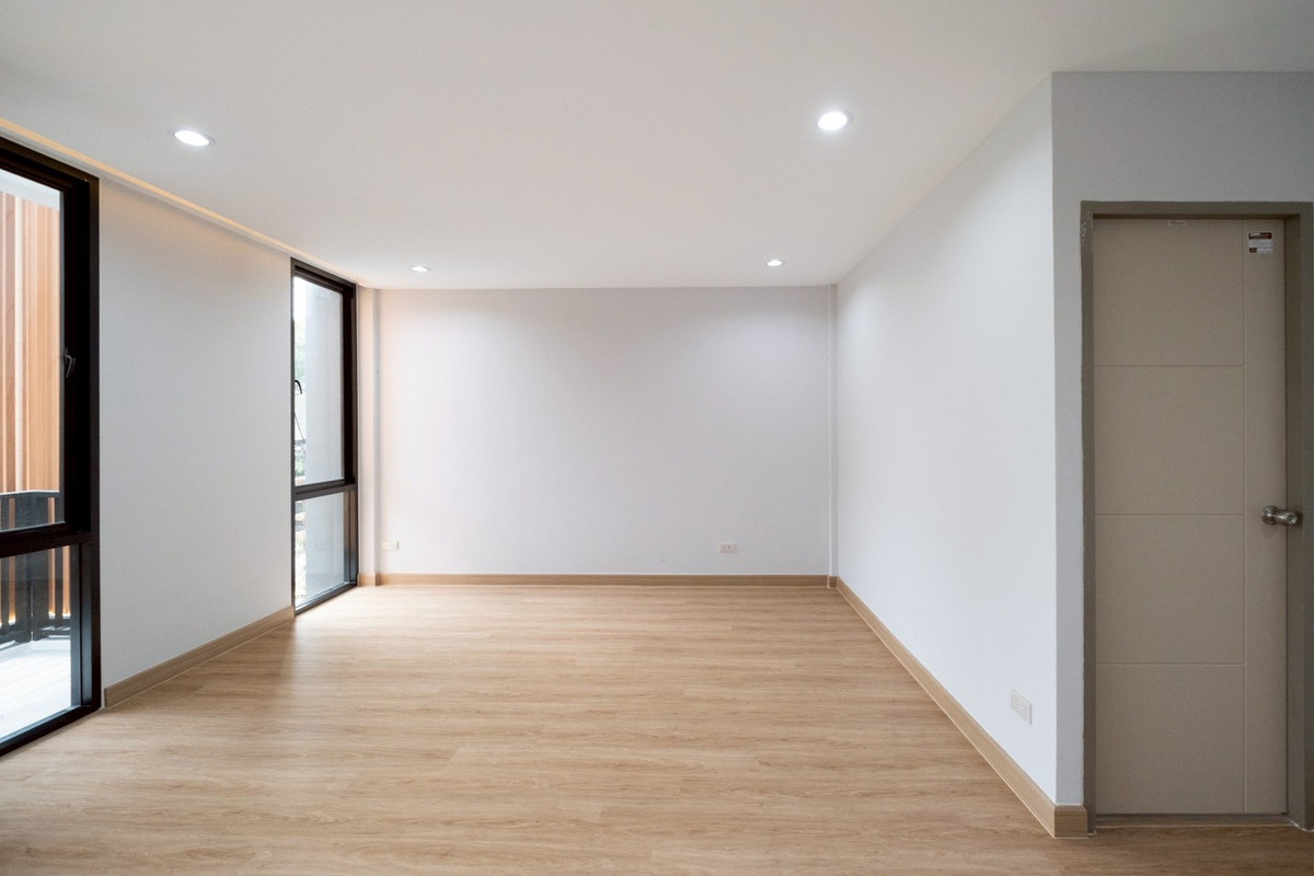 For SaleHome OfficeNawamin, Ramindra : 3-story townhome for sale, Khubon 27, Intersection 2, near the Pink Line BTS.