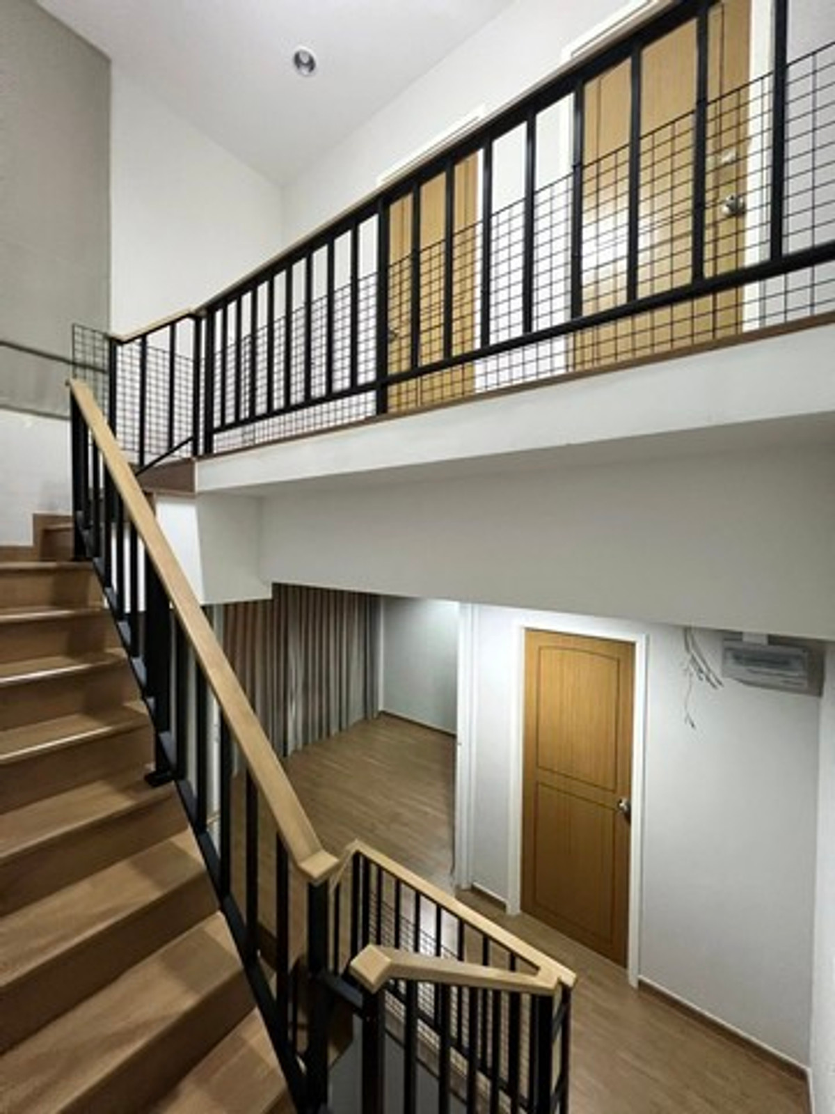 ให้เช่าทาวน์โฮมรัชดา ห้วยขวาง : HR3360ให้เช่าทาวน์โฮม 3 ชั้น หลังมุม | สิริเฮ้าส์ รัชดา 18 (SIRIHOUSE)  แต่งเฟอร์ฯ ใหม่ทั้งหลัง! พร้อมเข้าอยู่ทันที | ใจกลางรัชดา-ลาดพร้าว-เหม่งจ๋าย