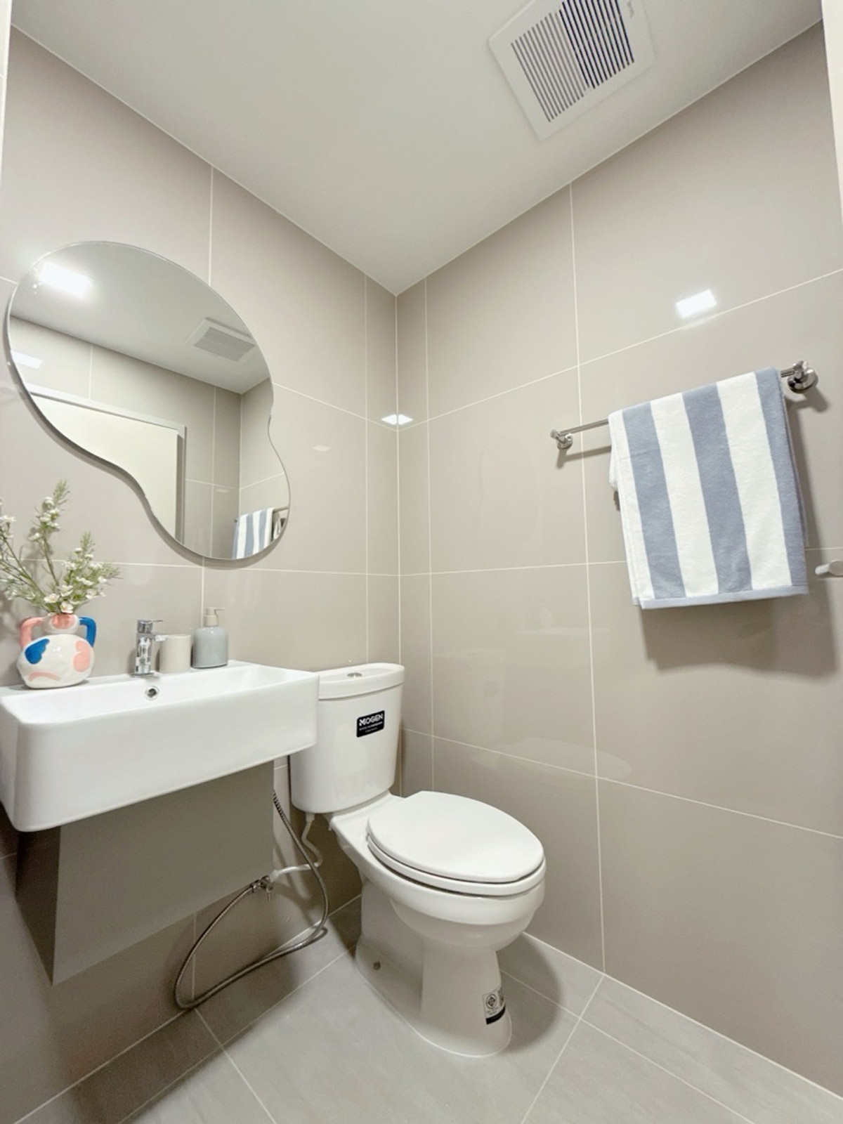 For SaleCondoKasetsart, Ratchayothin : 𝐂𝐎𝐁𝐄 𝐊𝐀𝐒𝐄𝐓 Sripatum, easy installments 𝟖,𝟗𝟎𝟎/month 𝐅𝐫𝐞𝐞 down payment 𝐎 baht, new room, ready to move in, cheapest promotion.