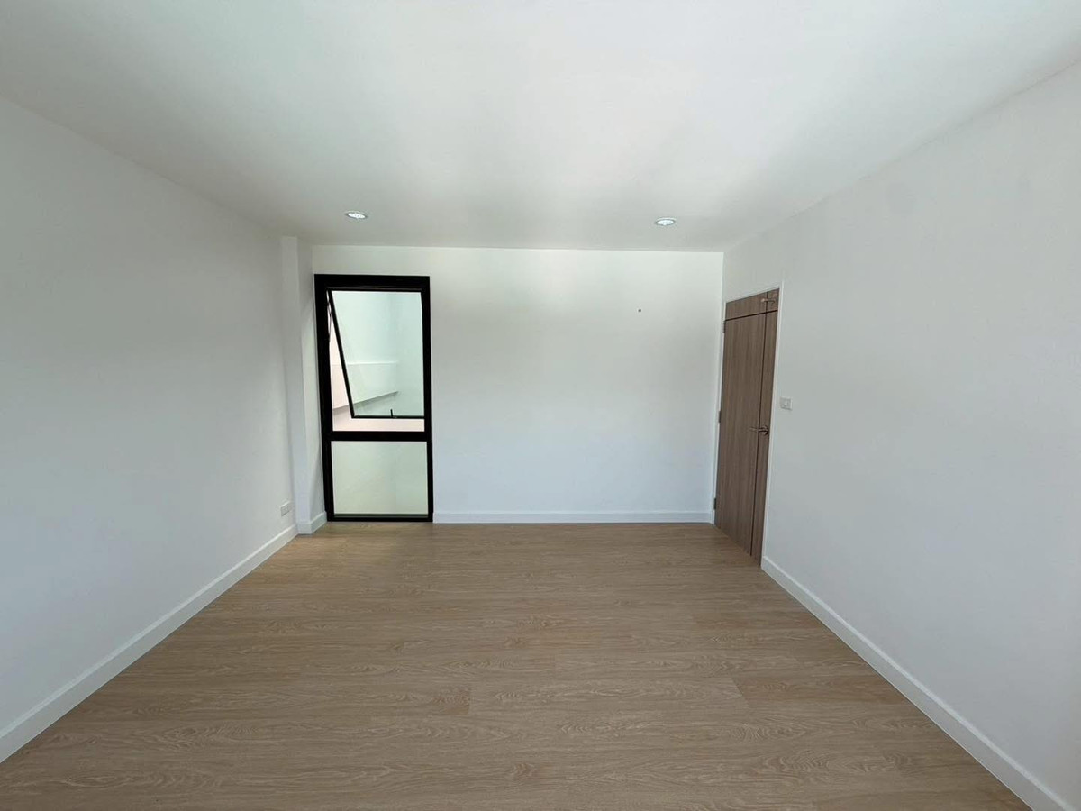 ขายทาวน์โฮมอ่อนนุช อุดมสุข : ขาย ทาวน์โฮมหรู 4.5 ชั้น ทำเลดี รีโนเวทใหม่ ตกแต่งสวยงาม ย่านปุณณวิถี-พระโขนง ใกล้BTS ปุณณวิถี  เพียง 750 เมตร