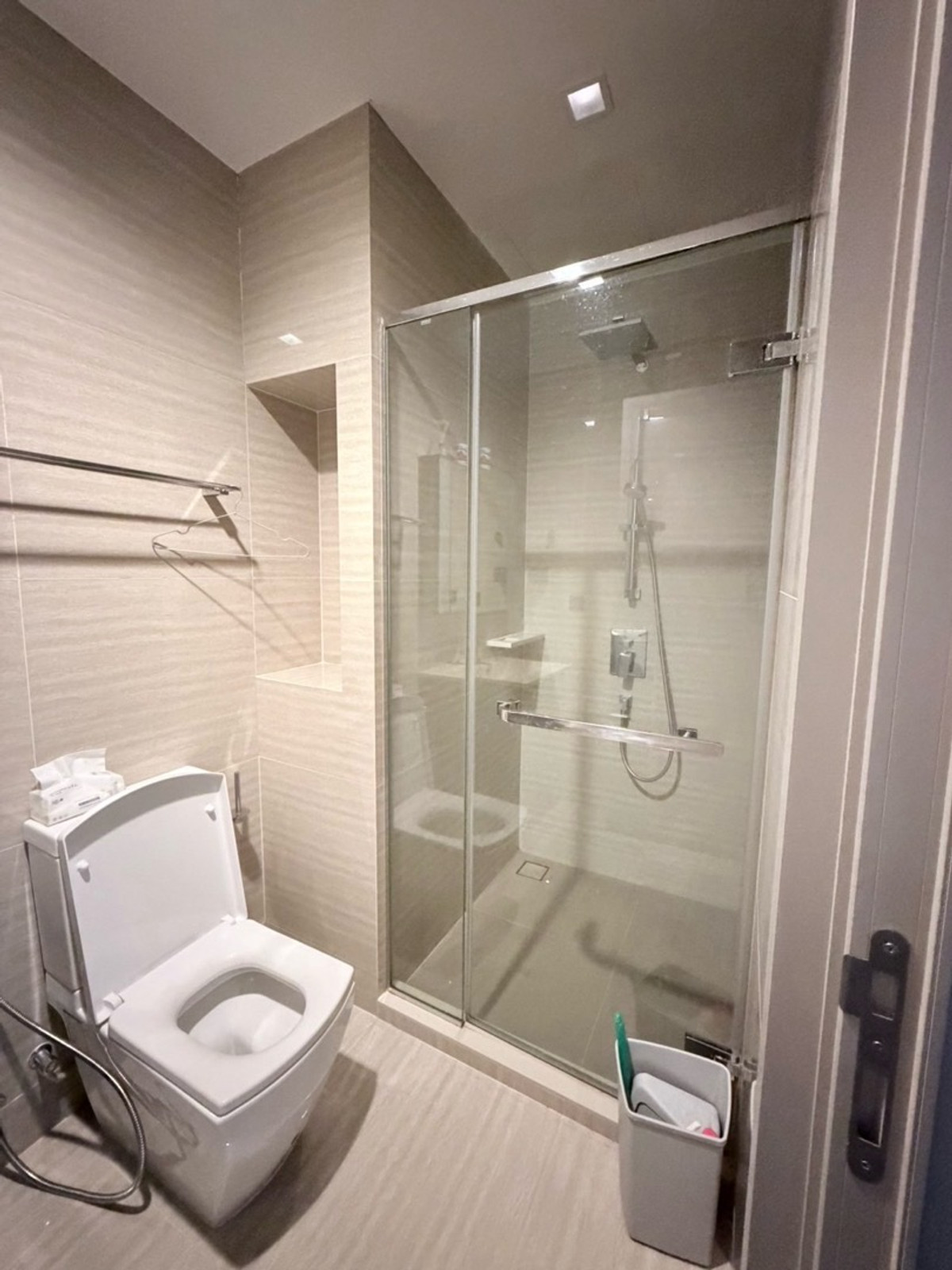 For RentCondoRama9, Petchburi, RCA : CONDO FOR RENT Near MRT Rama9
The line asoke-ratchada Condo
150 m. - OP001C -