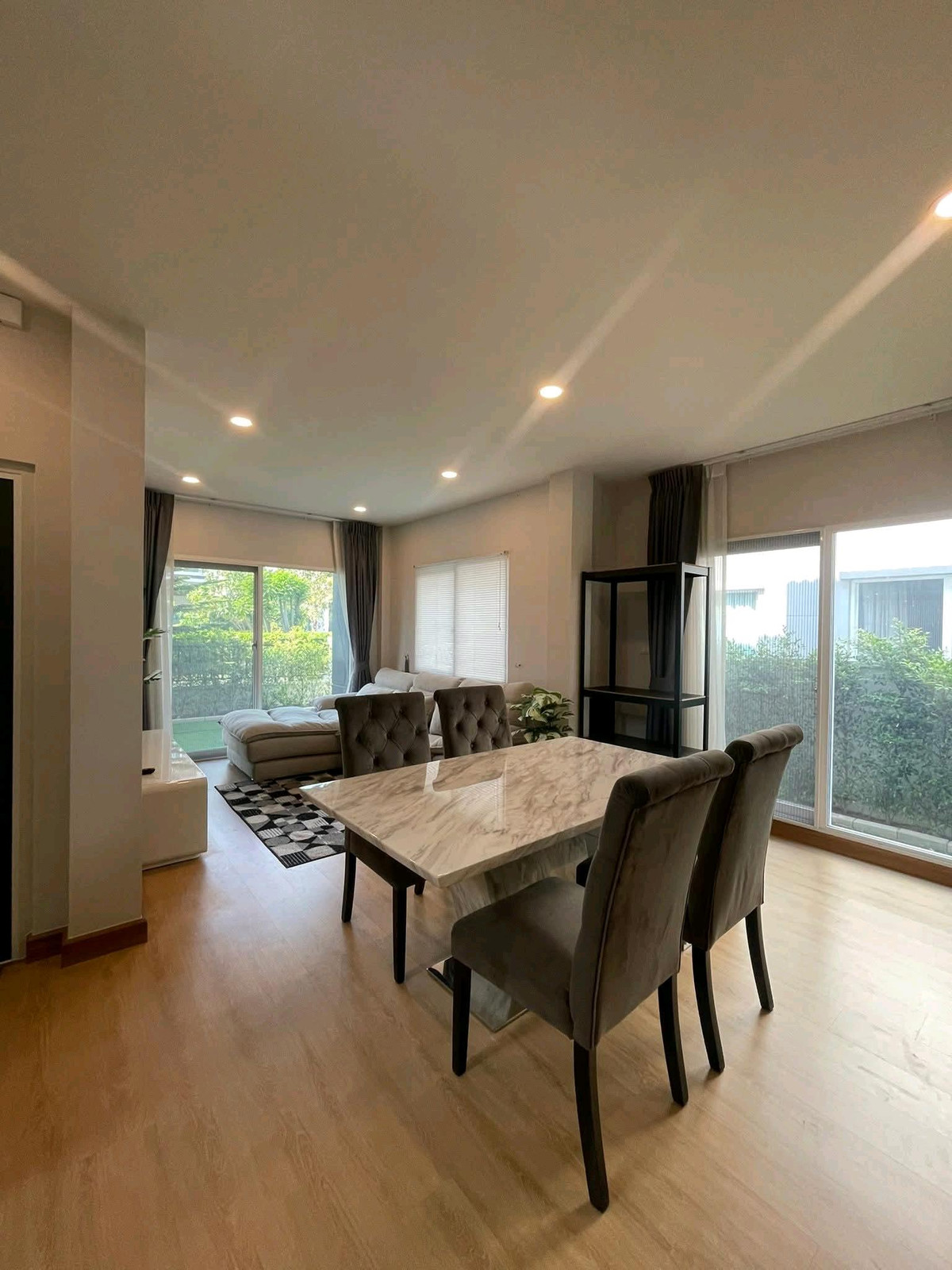 ให้เช่าบ้านปทุมธานี รังสิต ธรรมศาสตร์ : 🏡 "ให้เช่าบ้านเดี่ยว"
 หมู่บ้าน​เซ็นโทร พหล-วิภา2 ทำเลดีมาก ใกล้ ฟิวเจอร์ปาร์ค
🔥  เฟอร์นิเจอร์ครบพร้อมเข้าอยู่ได้เลย
