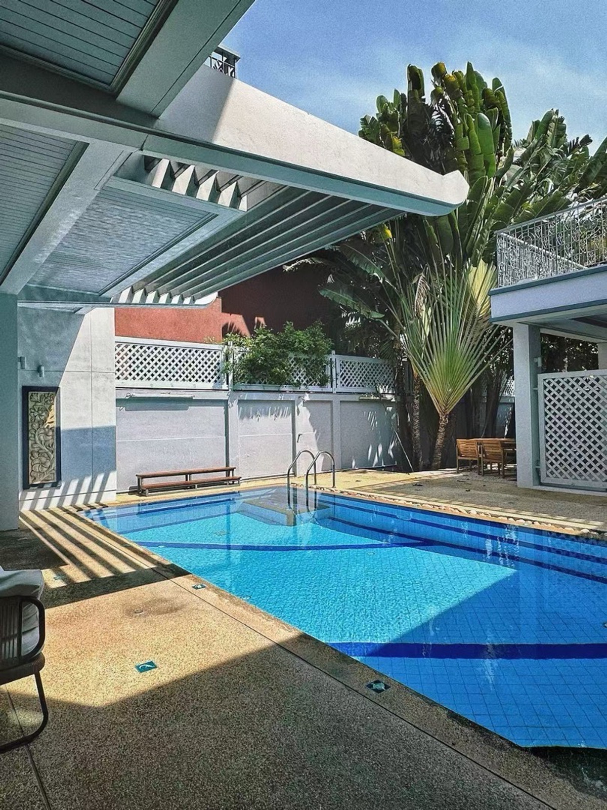 ให้เช่าสุขุมวิท อโศก ทองหล่อ : 🌈บ้านพูลวิลล่าเดี่ยว 3 ชั้น  พร้อมสระว่ายน้ำ 🎤