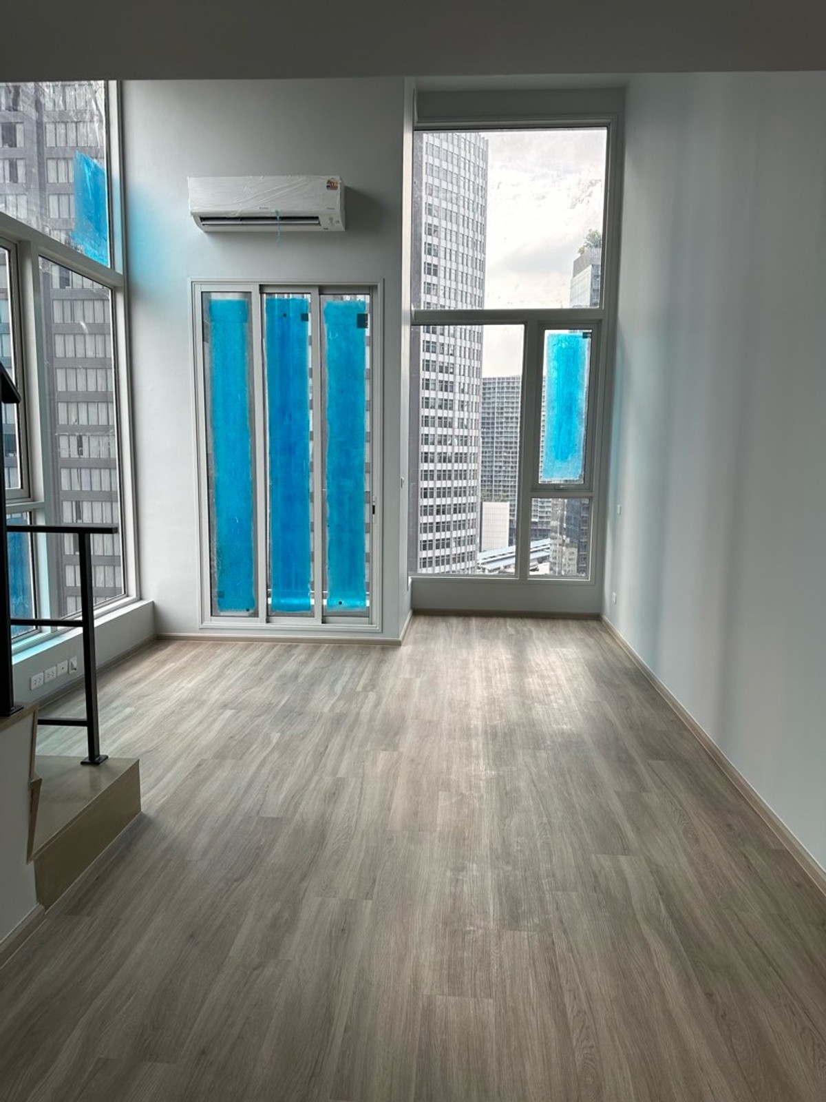 ขายคอนโดสุขุมวิท อโศก ทองหล่อ : ห้องหลุด 1 นอนไฮบริด ชั้นสูง 8.5 ล้าน