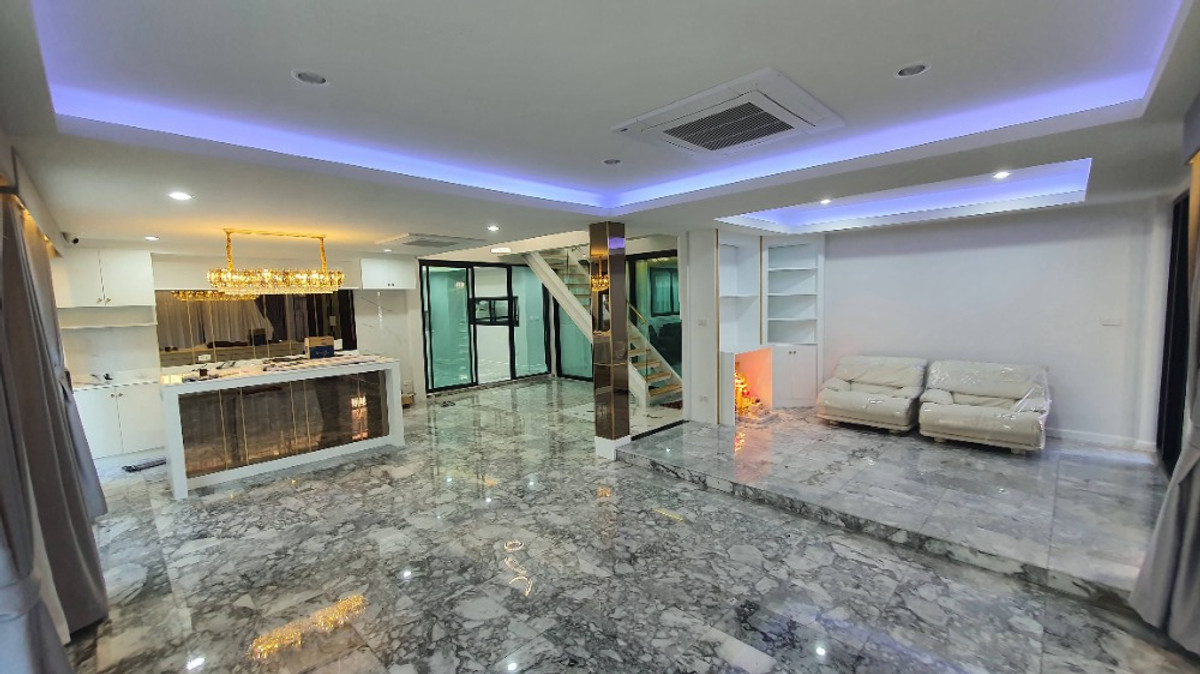 ให้เช่าบ้านโชคชัย4 ลาดพร้าว71 : บ้านเดี่ยว 2 ชั้น รีโนเวทใหม่ สไตล์โมเดิร์น ทำลเดี ให้เช่า ย่านลาดพร้าว-โชคชัย4 ใกล้โรงพยาบาลเปาโล โชคชัย 4 เพียง 2 กม.