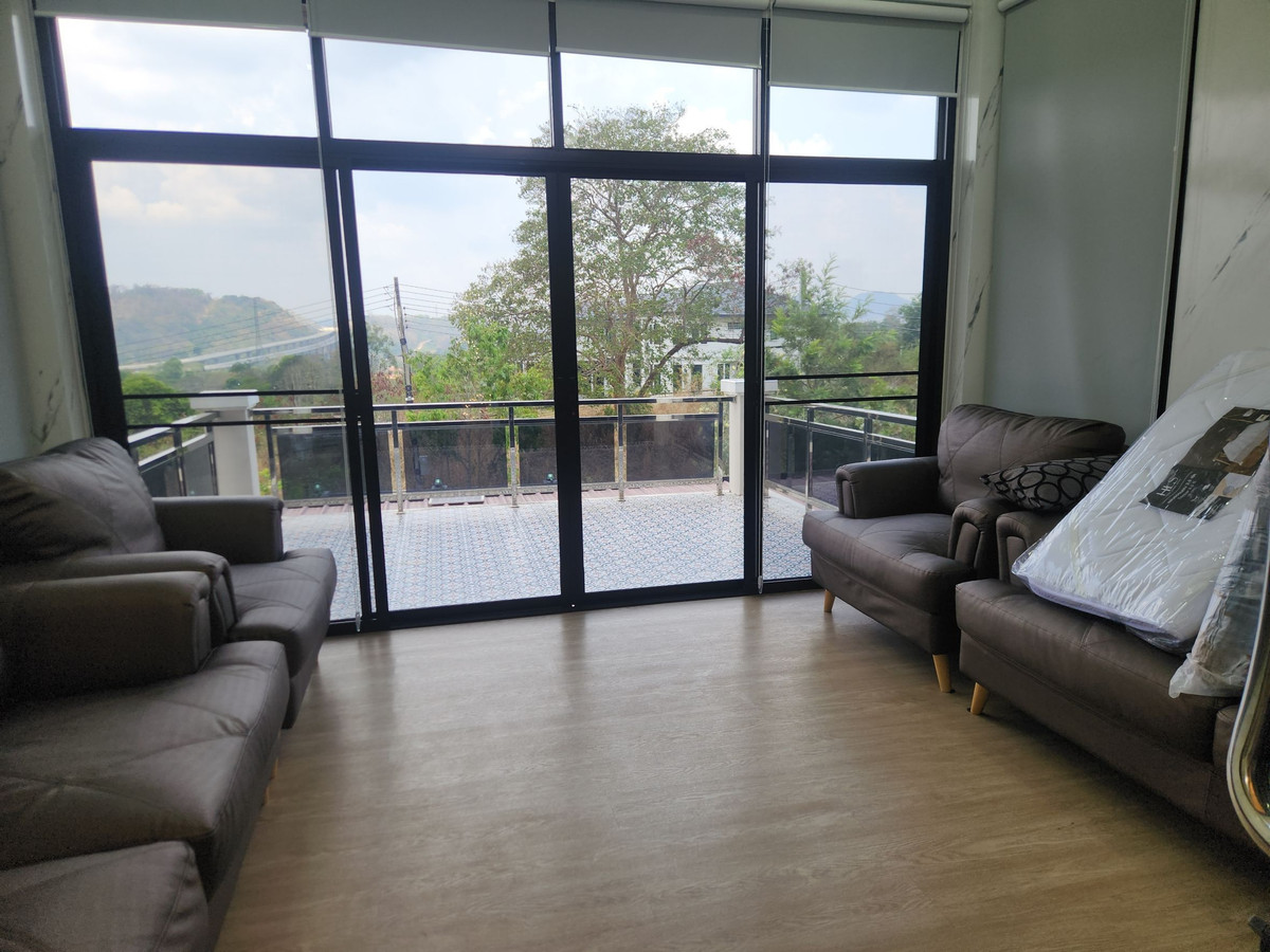 ขายบ้านโคราช นครราชสีมา : ขายบ้านพักตากอากาศหรู เขาใหญ่ พญาเย็น วิวภูเขา | ที่ดิน 300 ตร.วา 3 อาคาร พร้อมสระว่ายน้ำ เฟอร์นิเจอร์ครบ ใกล้ถนนมิตรภาพ