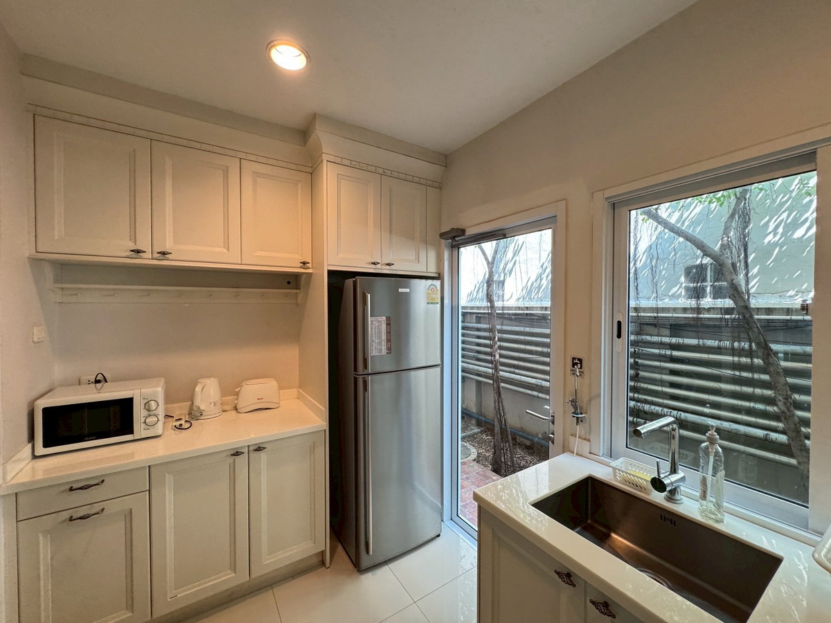 For RentTownhomeSukhumvit, Asoke, Thonglor : Townhouse in a private compound with a peaceful, green environment, located near BTS & MRT Asok ** NO CO-AGENT ** 