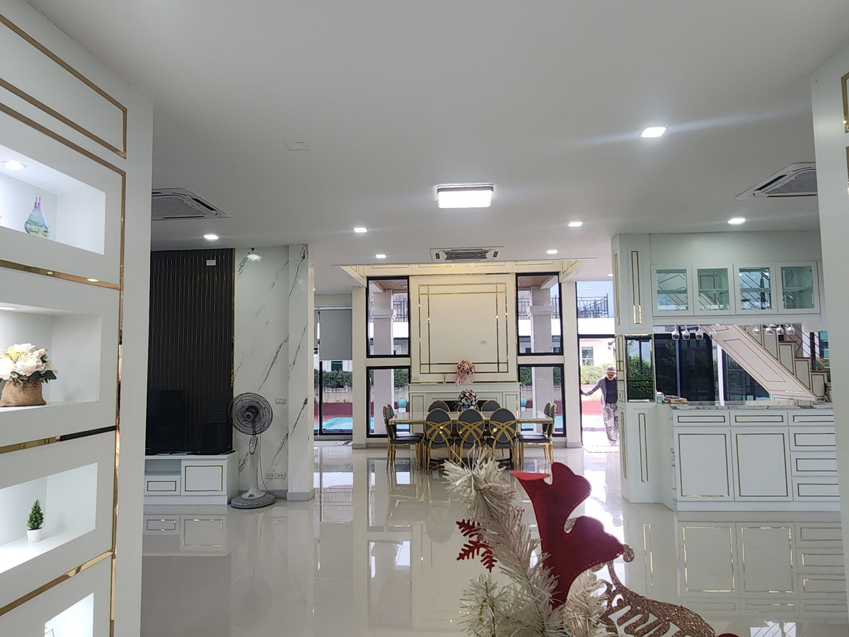 ขายบ้านโคราช นครราชสีมา : ขายบ้านพักตากอากาศหรู เขาใหญ่ พญาเย็น วิวภูเขา | ที่ดิน 300 ตร.วา 3 อาคาร พร้อมสระว่ายน้ำ เฟอร์นิเจอร์ครบ ใกล้ถนนมิตรภาพ