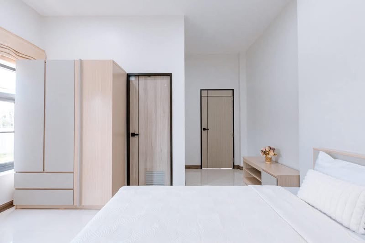 ขายบ้านเชียงราย : ✈️ ด่วน! ขายบ้านเดี่ยวพร้อมอยู่เชียงราย (โซนบ้านดู่) ดีไซน์มินิมอล พื้นที่กว้าง 88.6 ตร.ว. ใกล้สนามบินแม่ฟ้าหลวงเพียง 5 นาที! 🏡