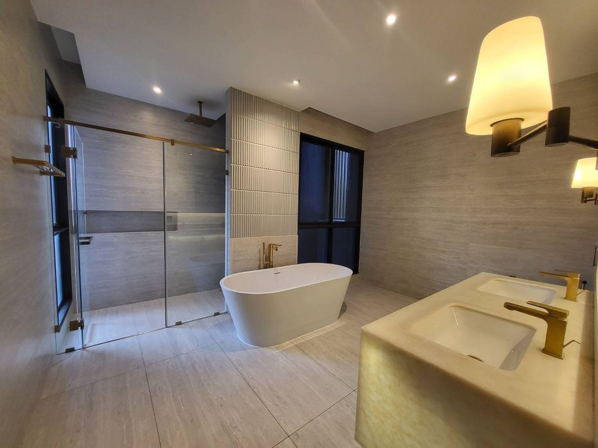 For RentHousePattanakan, Srinakarin : For rent: Bugaan krungthep kreetha, 3-storey detached house, modern luxury, with elevator, swimming pool view.