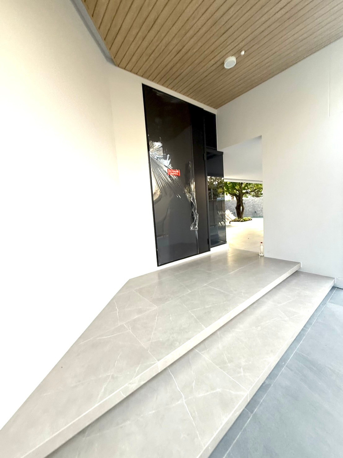 For SaleHousePattanakan, Srinakarin : House for sale VIVE New Krungthepkreetha has a private pool, private elevator, parking for 4 cars+