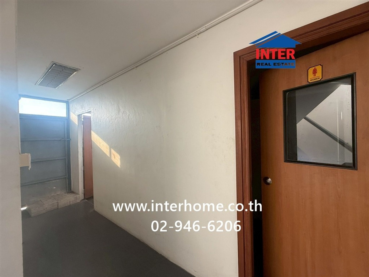 For RentOfficeChaengwatana, Muangthong : Office, 5 floors, 210 sq m, office for rent. Near Muang Thong Thani Bond Street Muang Thong Thani Road, Chaengwattana Road, Pak Kret, Nonthaburi