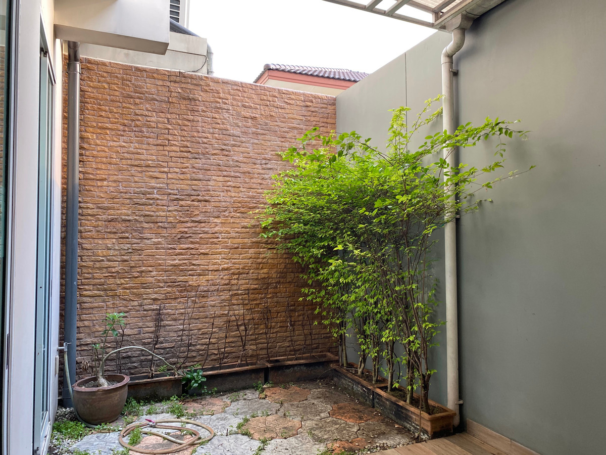 HouseSapankwai,Jatujak : [FOR RENT AND SELL] I-nine Inthamara 9 for sale and rent, 3-story detached house, I-nine project, Soi Inthamara 9, house style, 3 bedrooms, 5 bathrooms, size 39 sq m., usable area 302 sq m., near BTS Saphan Khwai Station, only 1 km., with parking for 3 ca