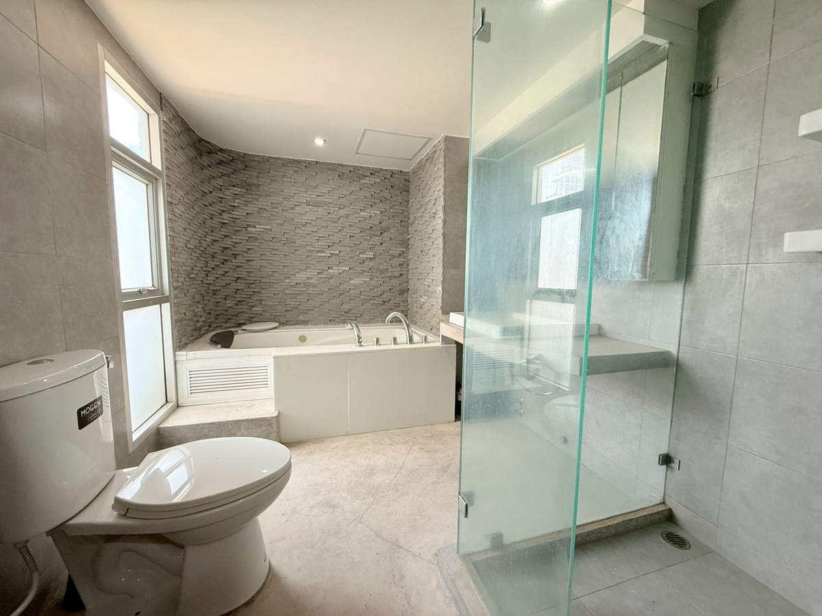 For RentCondoSukhumvit, Asoke, Thonglor : 🎉🌇 Condo for Rent – 4 Bedrooms near BTS Ekkamai | Regent on the Park Sukhumvit 61