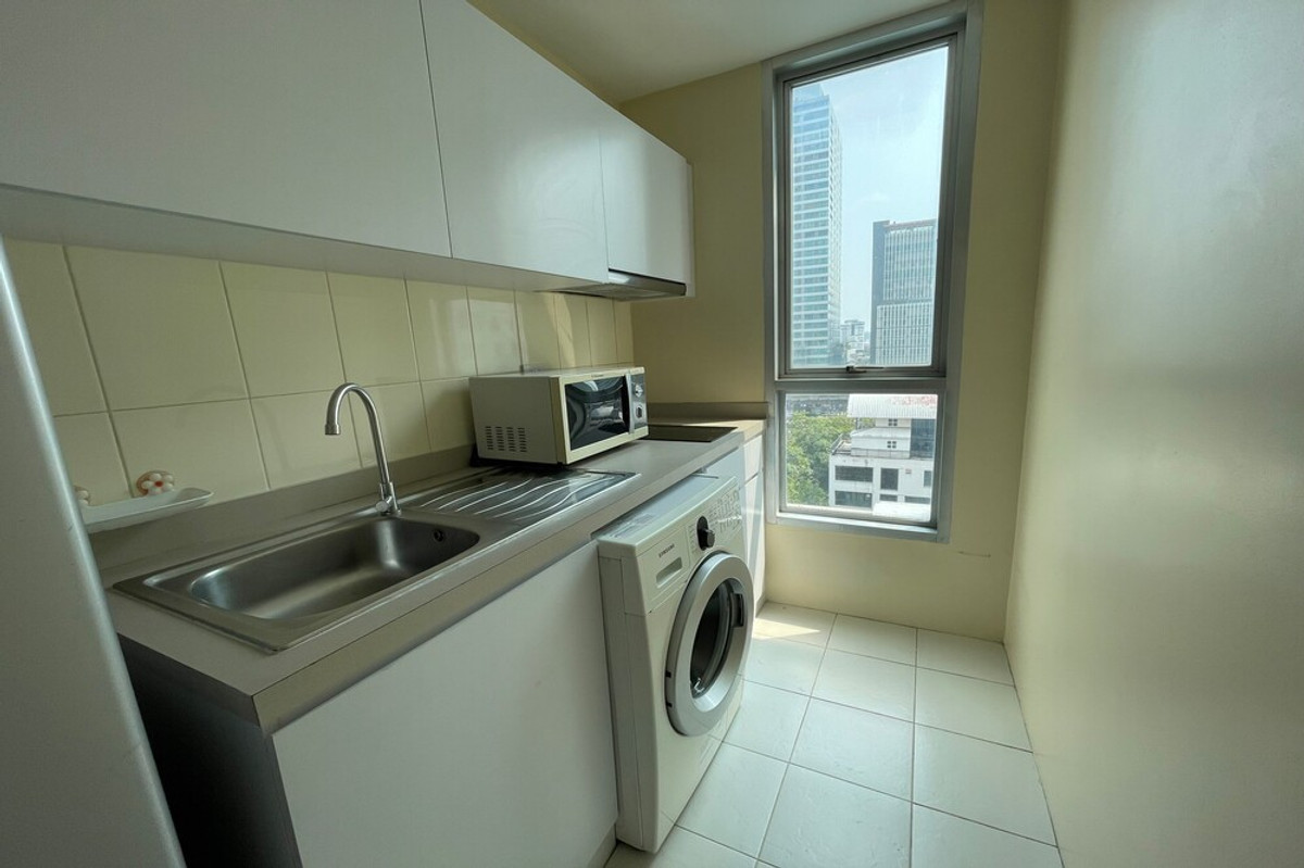 ให้เช่าคอนโดสาทร นราธิวาส : 🔥 เช่าด่วน !! Life @ Sathorn 10, มีอ่างอาบน้ำ / มีเครื่องซักผ้า+อบได้ !! 2 ห้องนอน, 2 ห้องน้ำ, ทำเลดี, ชั้นสูง !!🔥Code C20221200713 แต่งครบ, พร้อมเข้าอยู่📣📣