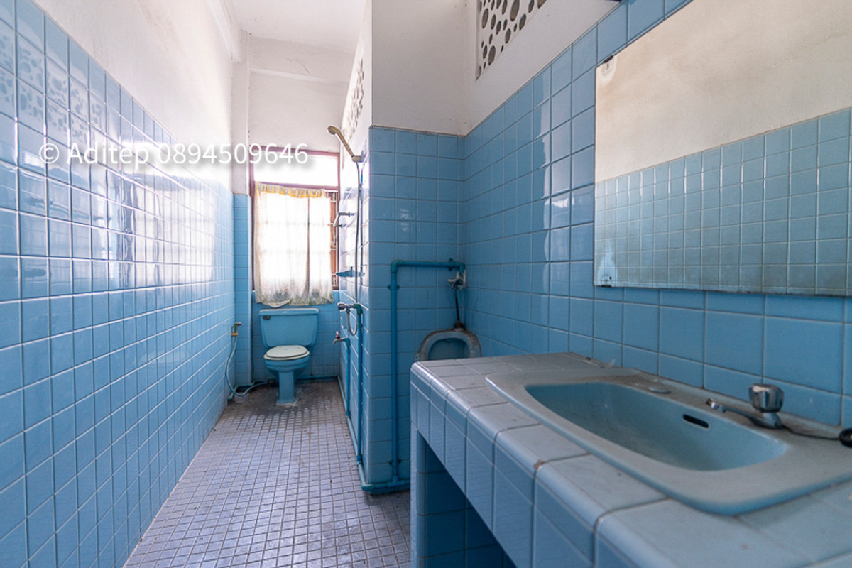 For SaleShop HousePinklao, Charansanitwong : Commercial building for sale on Thonburi side, 3 and a half floors, 22.2 sq m., walk to MRT Charan 13, only 150 meters | Soi Commerce Thonburi 4